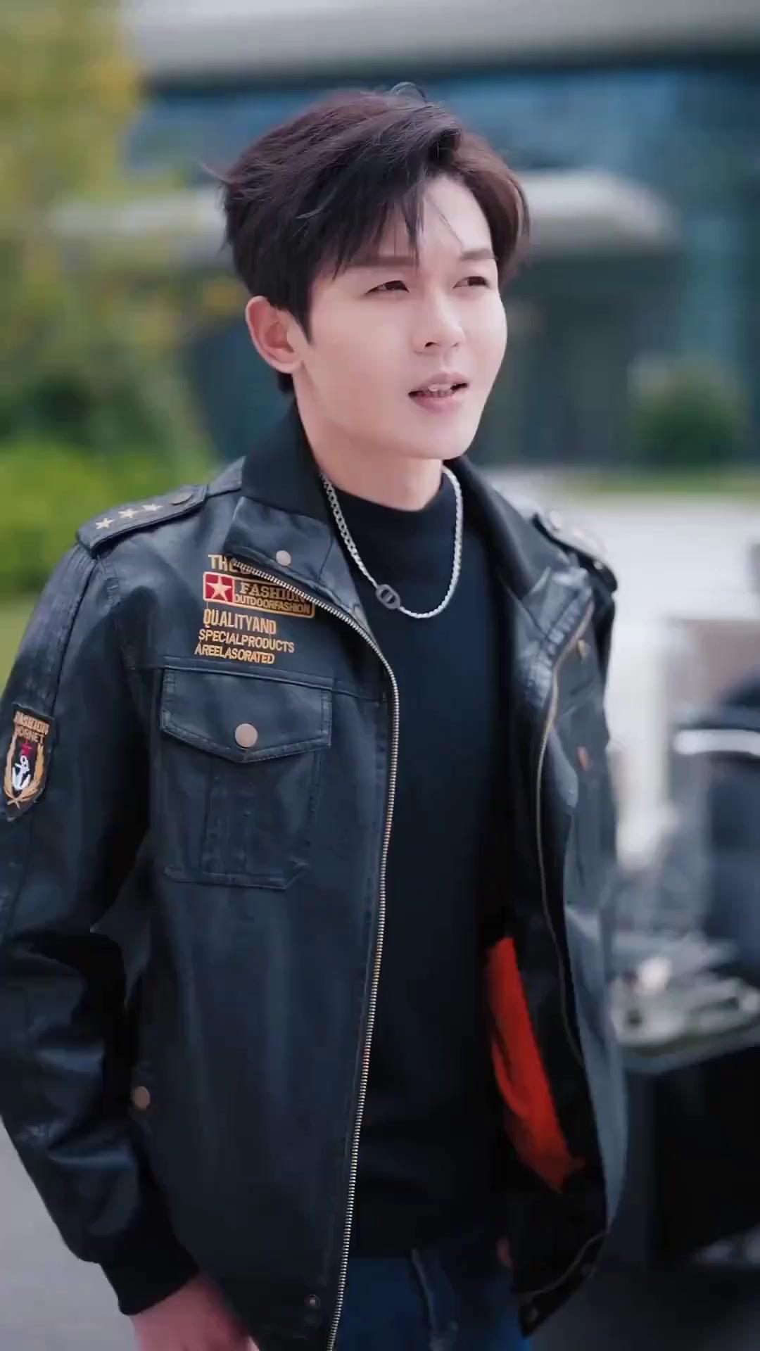 (Lồng tiếng) Không Thể Chạm Tới