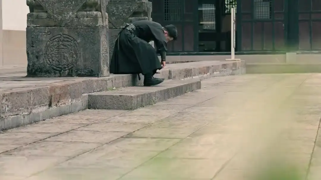 When Bamboo Forest Meets Courtyard Tension