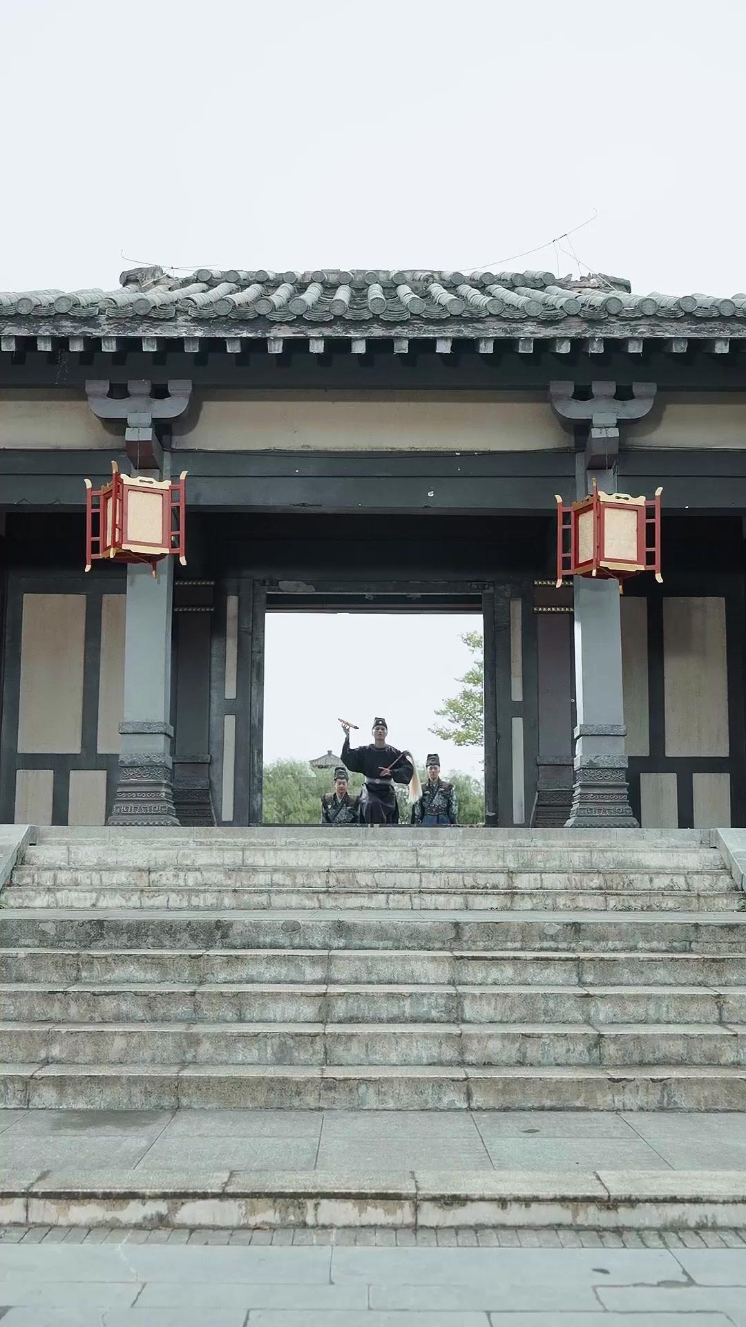 Médica Divina disfarçada de homem