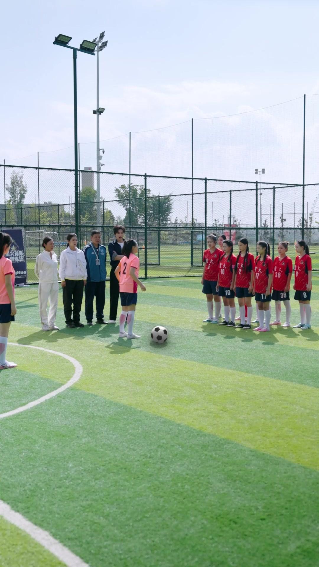 Wanita Juga Bisa Bola