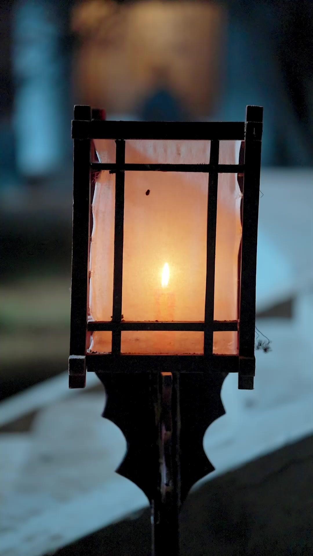 من يلمس الذهب يدفع عمره