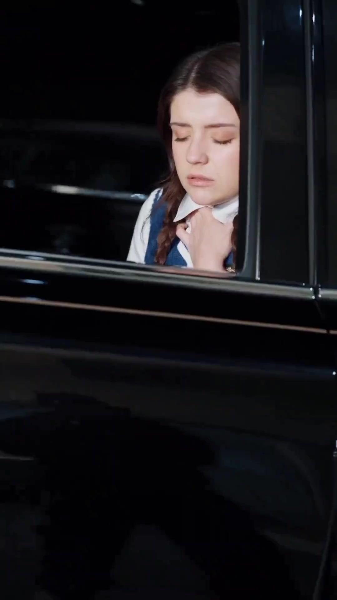 (Doblado) Bebé, me estás perdiendo