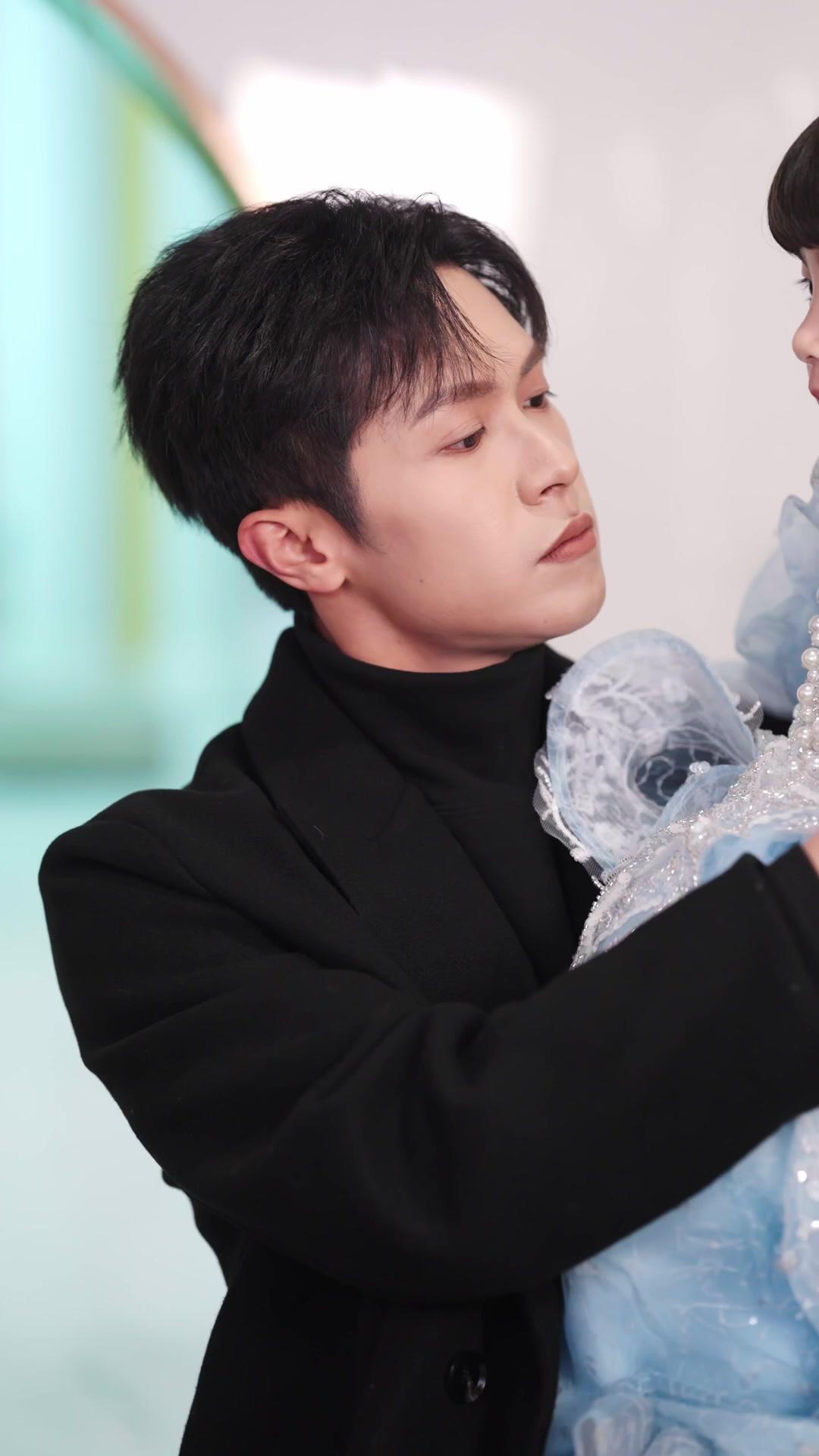 Bonda Lima: Gagah Dan Menawan