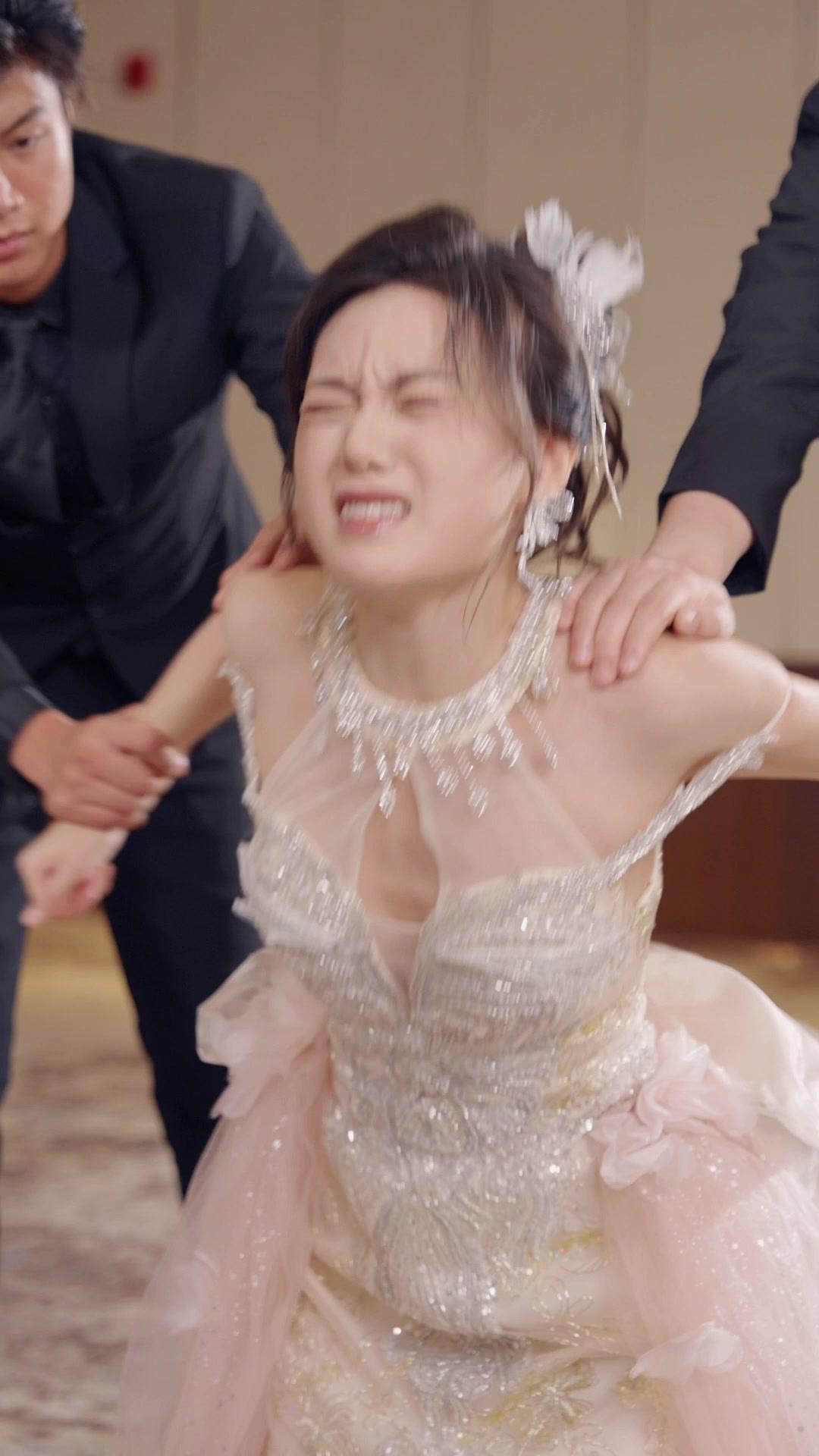 ¡Ella es mi nuera, respetenla!