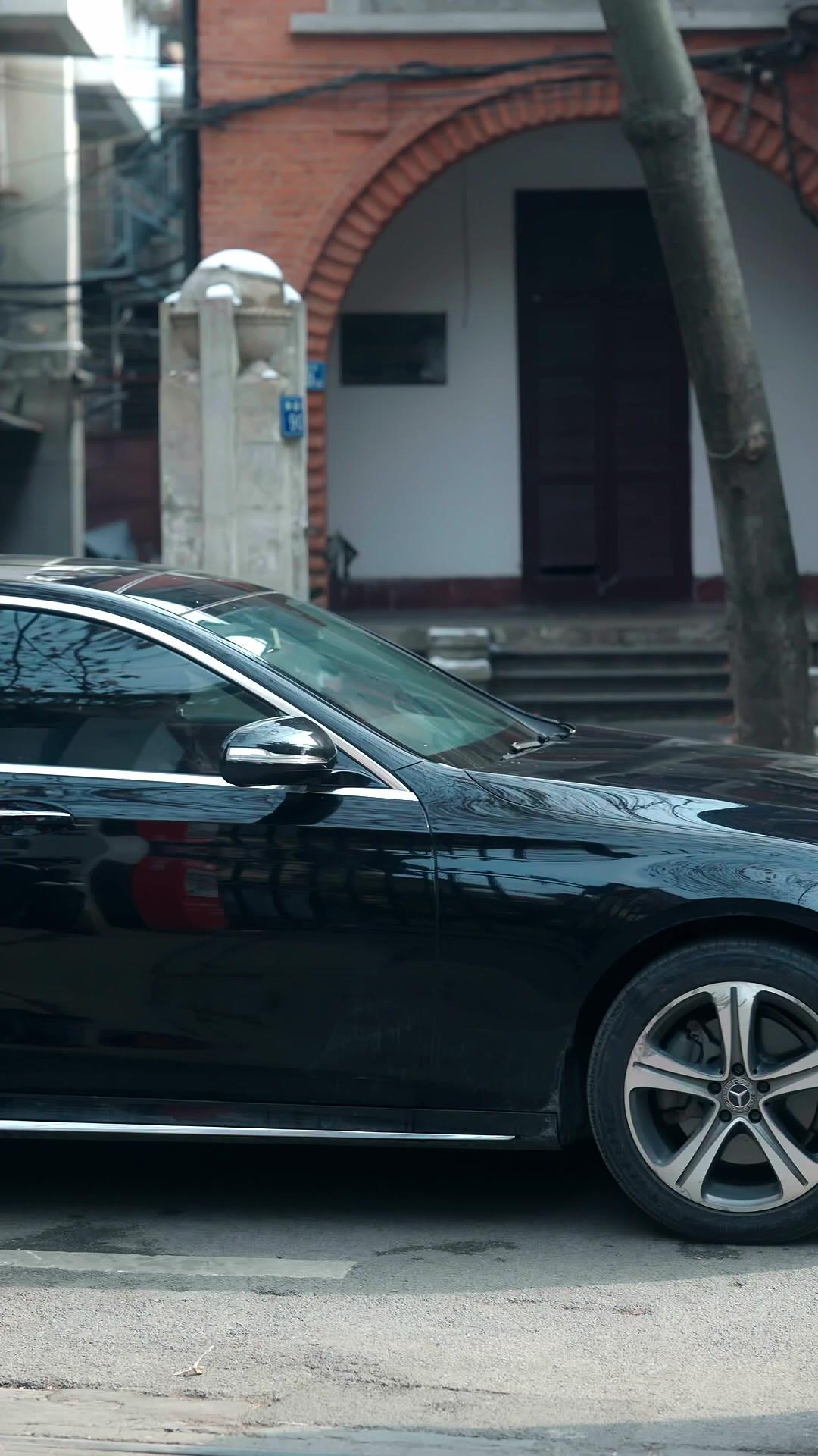 Married a Tycoon from Prison?