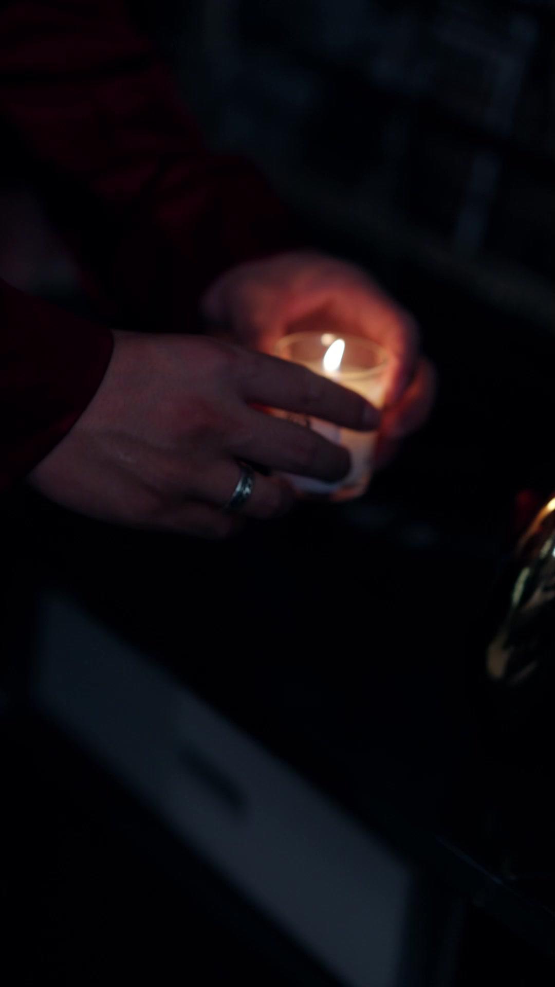 حب تحت الرماد