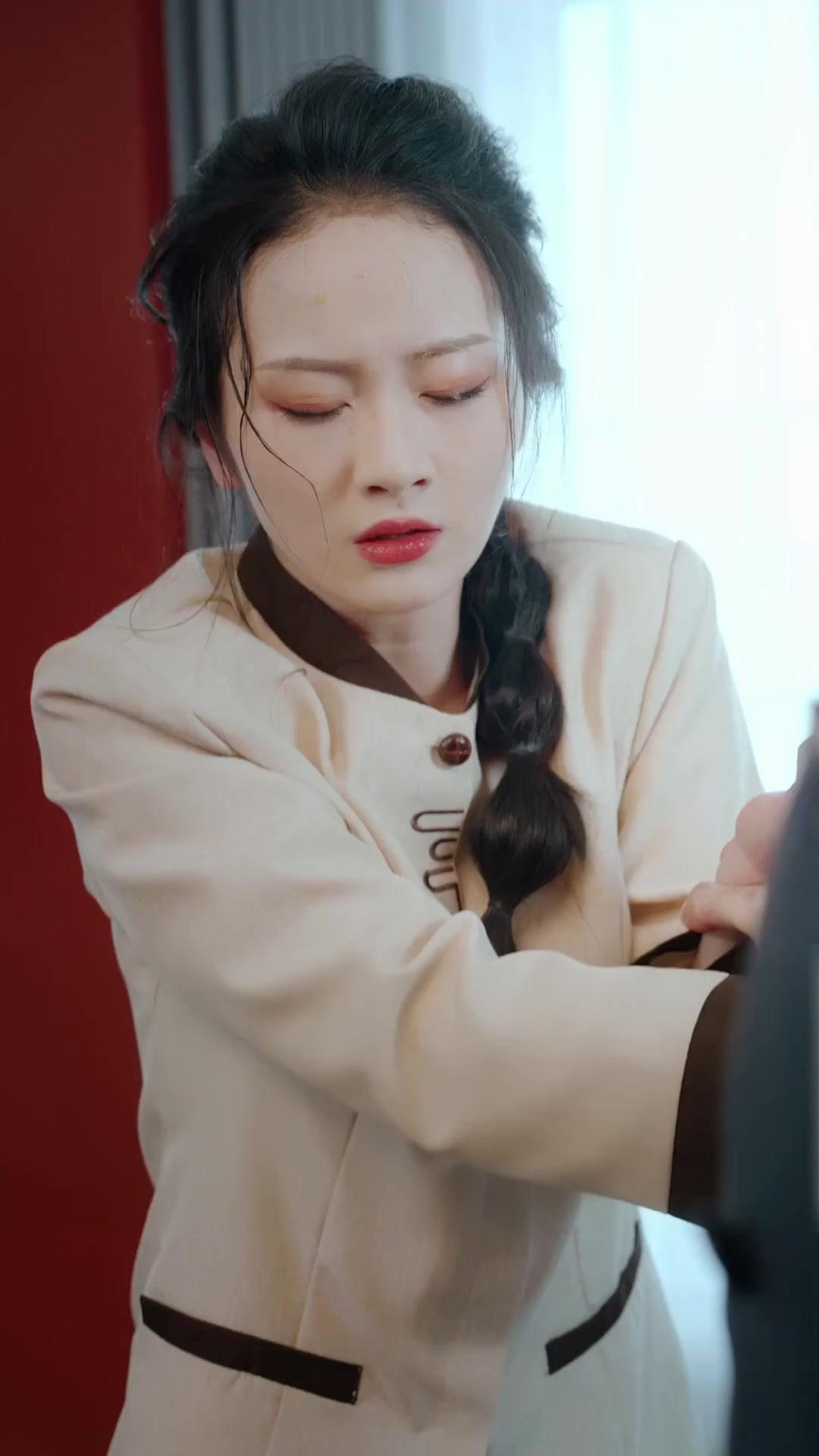 GENIE FILS, MÈRE MYSTÉRIEUSE