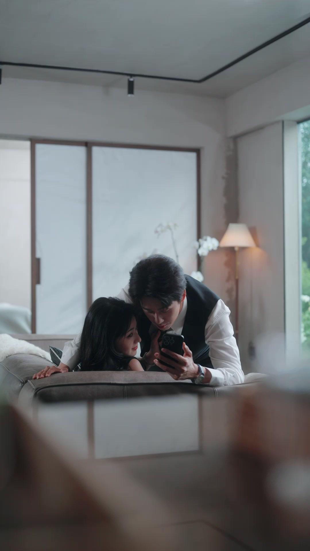 Kenari Di Dahan Tertinggi