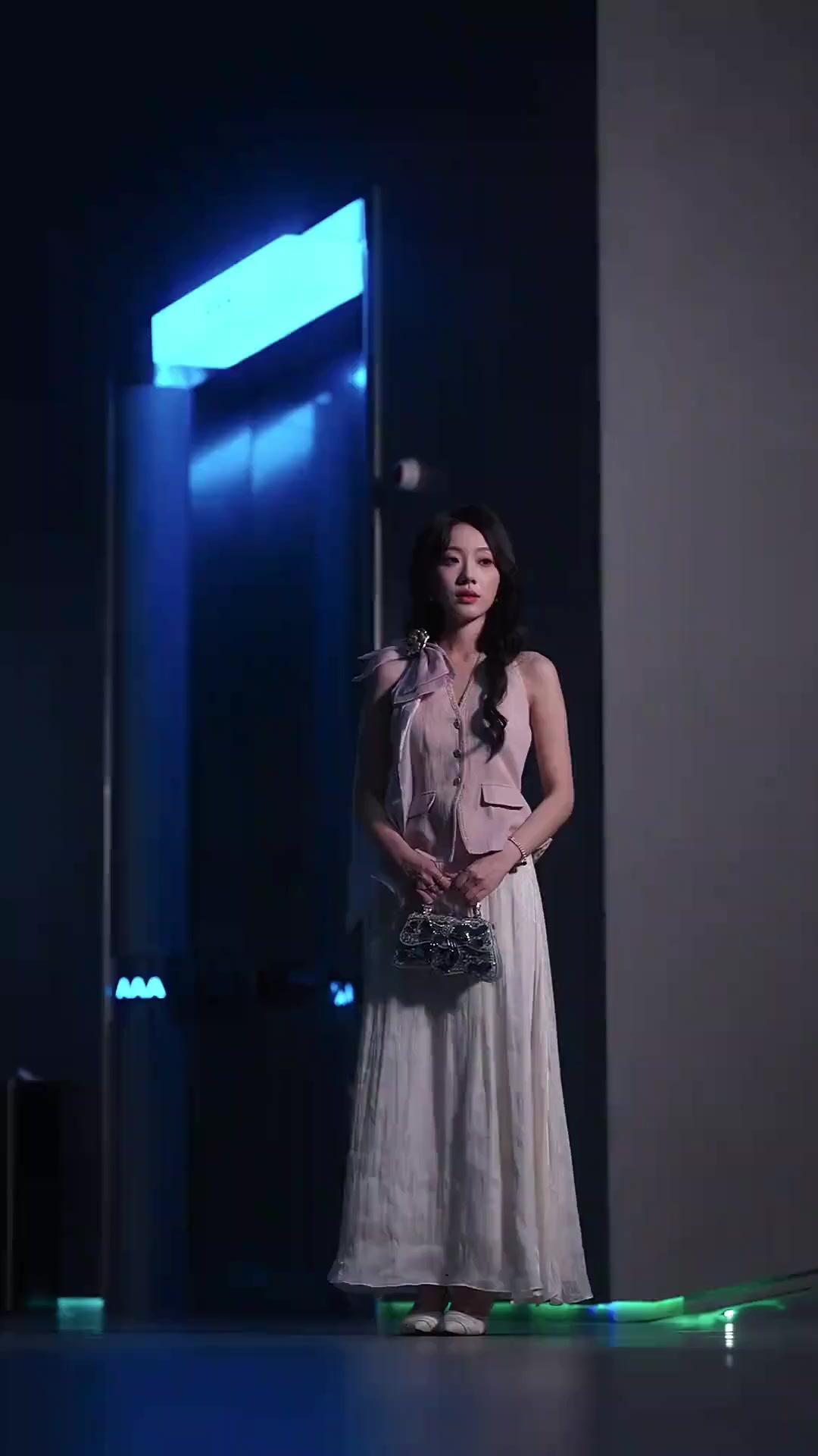 (Doblado)¡Mi esposa es mi rival!