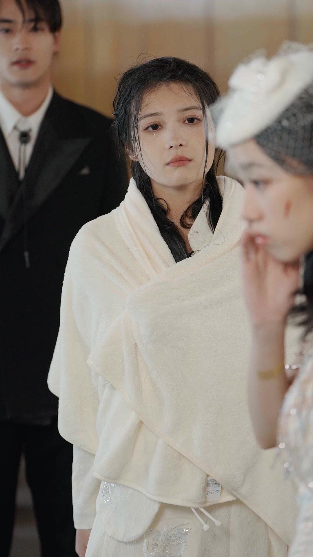 EMBRASSE-MOI JUSQU'À DEMAIN