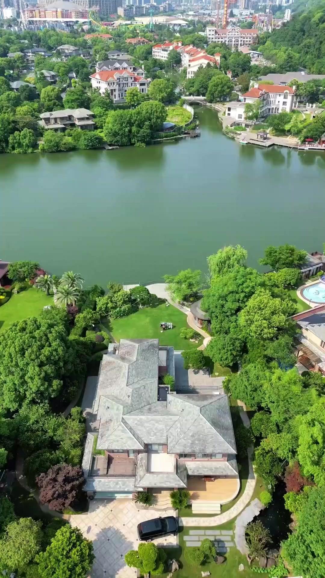  تعارف زواج قادني إلى رئيسة تنفيذية