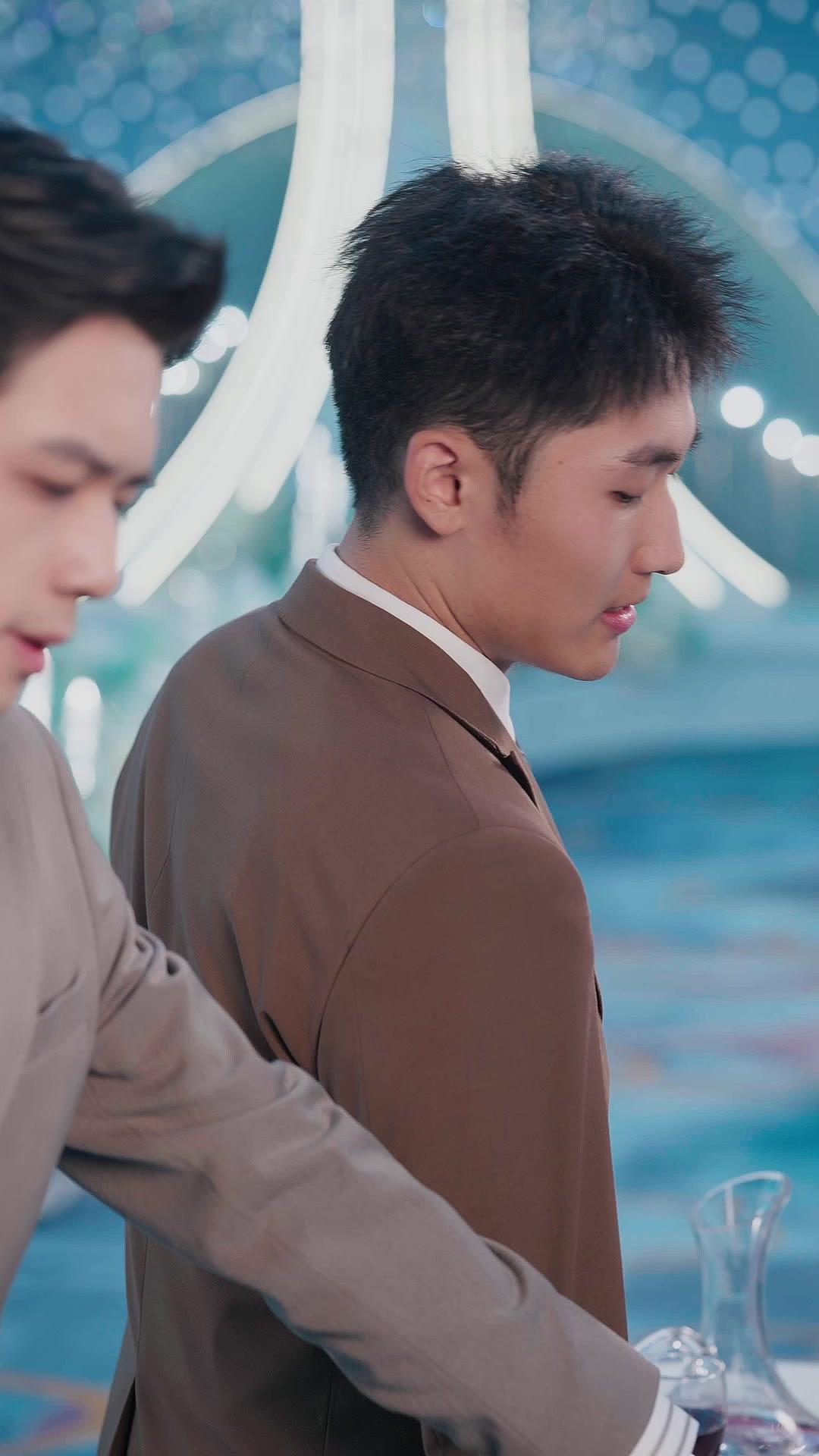 Tiga Hati, Dua Ikatan