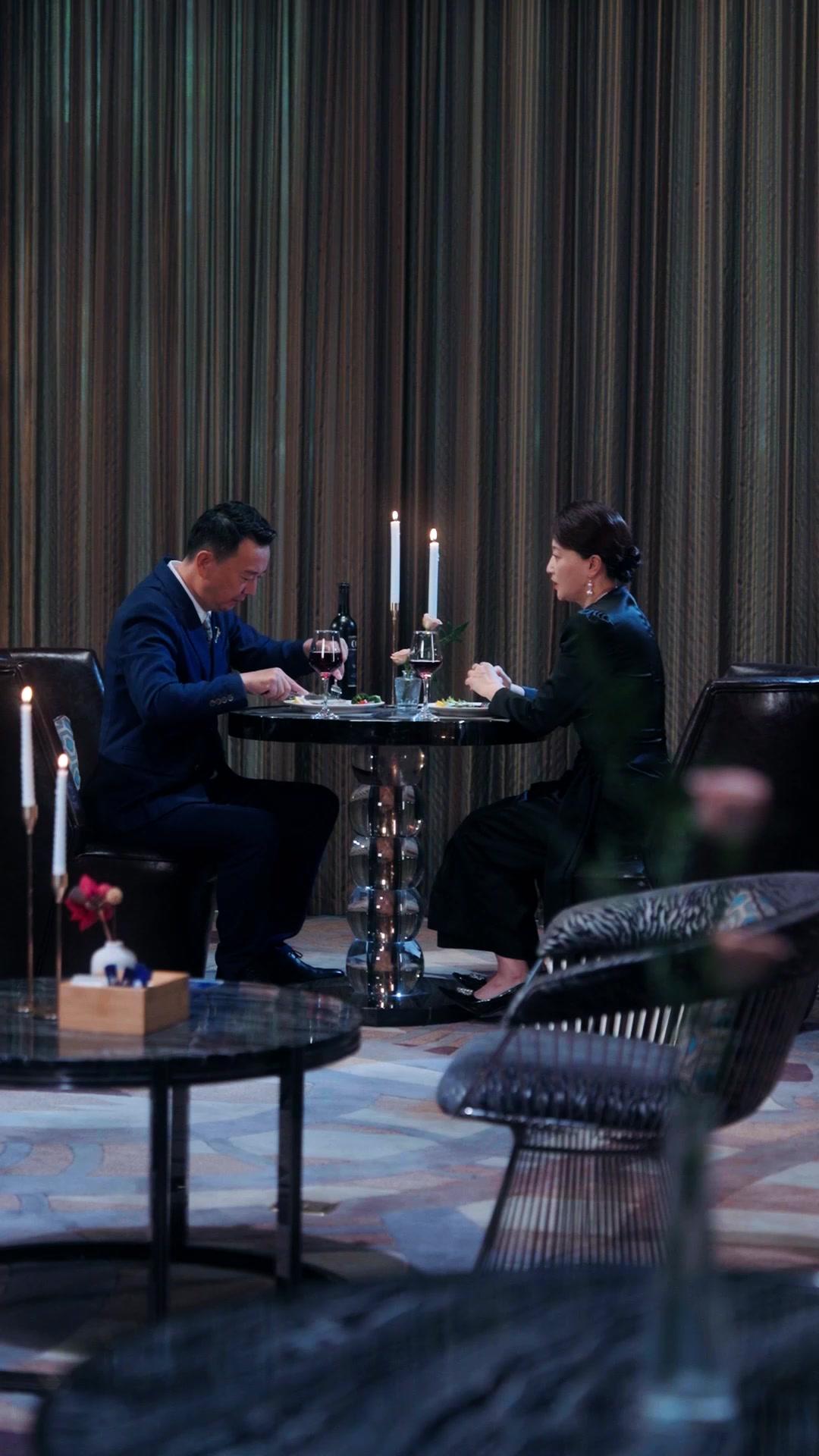 Di Balik Senyum Palsu