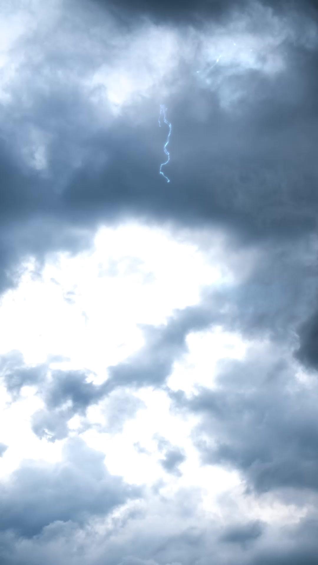 穿成炮灰後，我用「心聲」罩全家