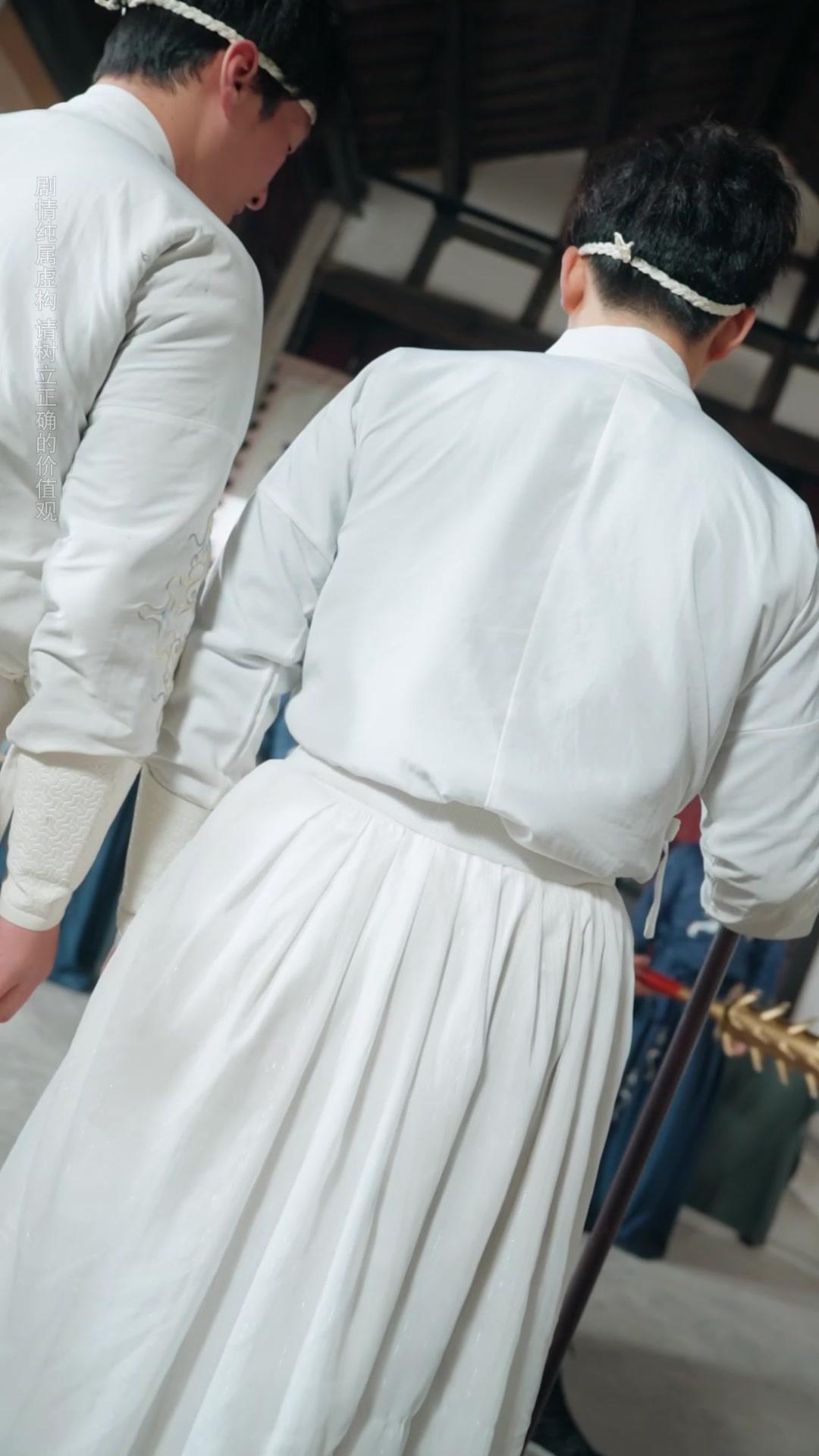 Satu Pukul Kayu, Dunia Tunduk