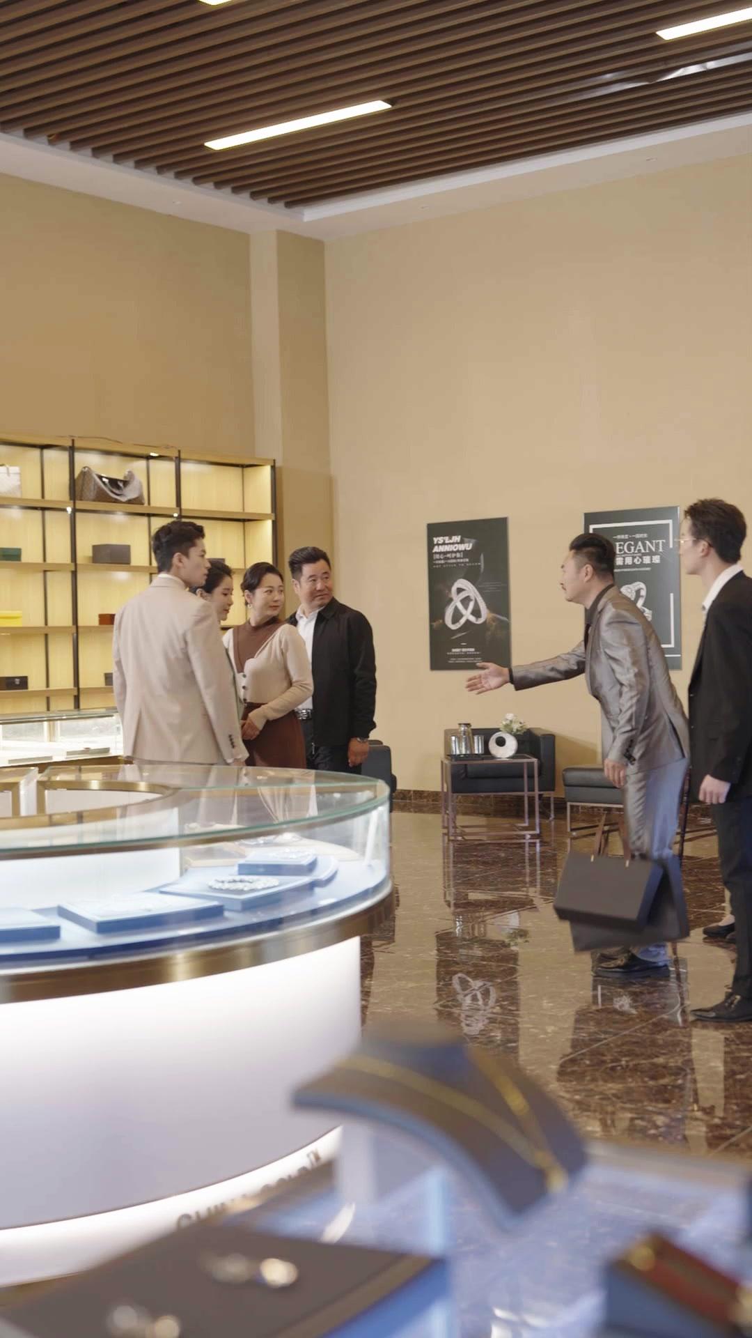 Aile Yemeğinde Masayı Devirdim