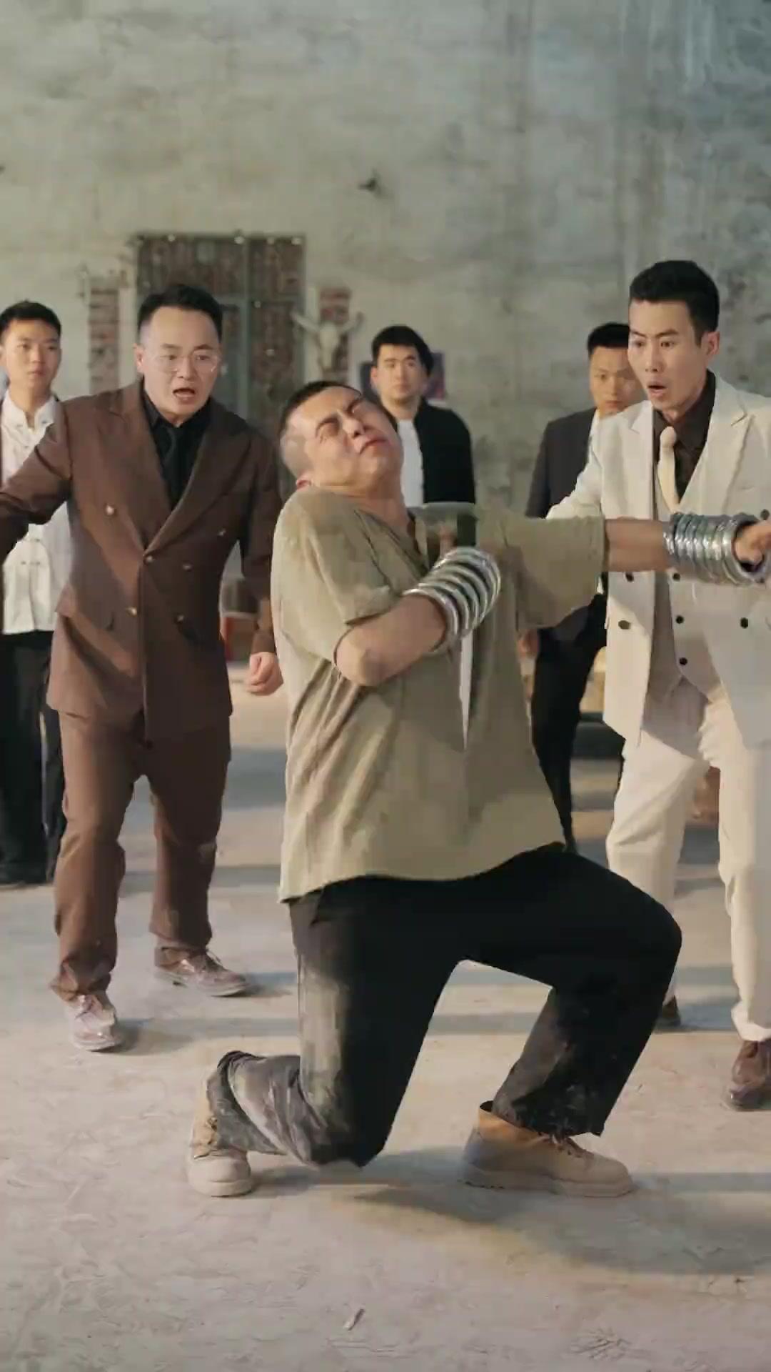 功夫小夥闖都市