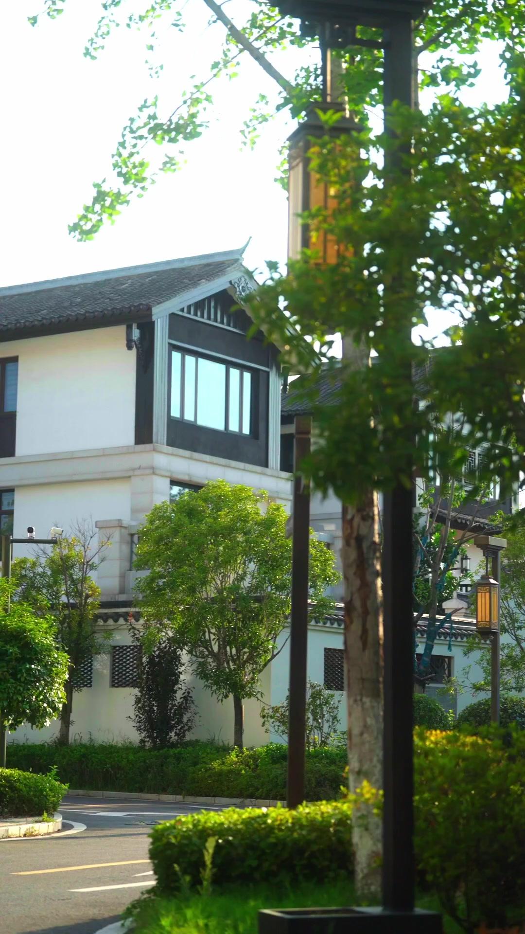 LE PDG ET SA PETITE GOUVERNANTE