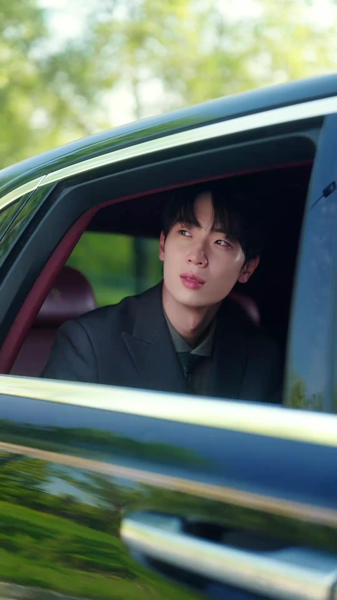 My Fake Wife Is the Real Billionaire?