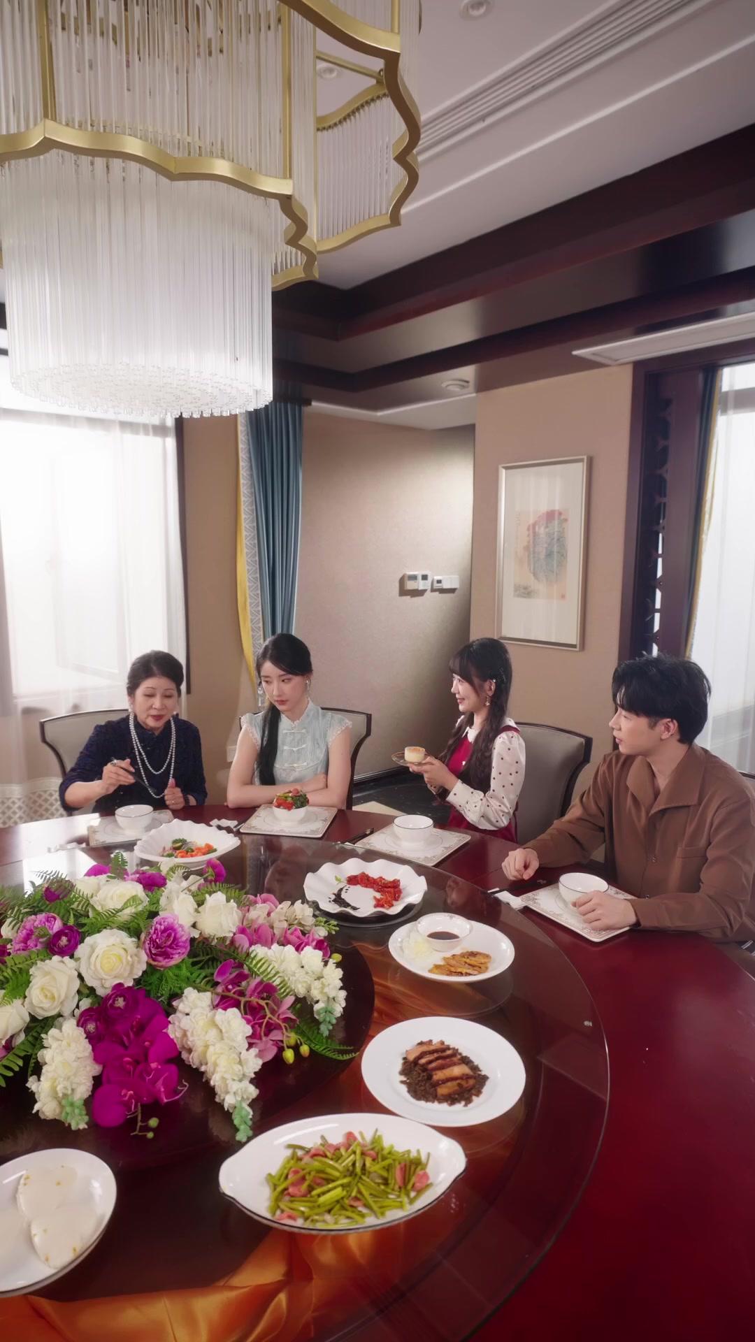  Pengawalku Mencurigakan