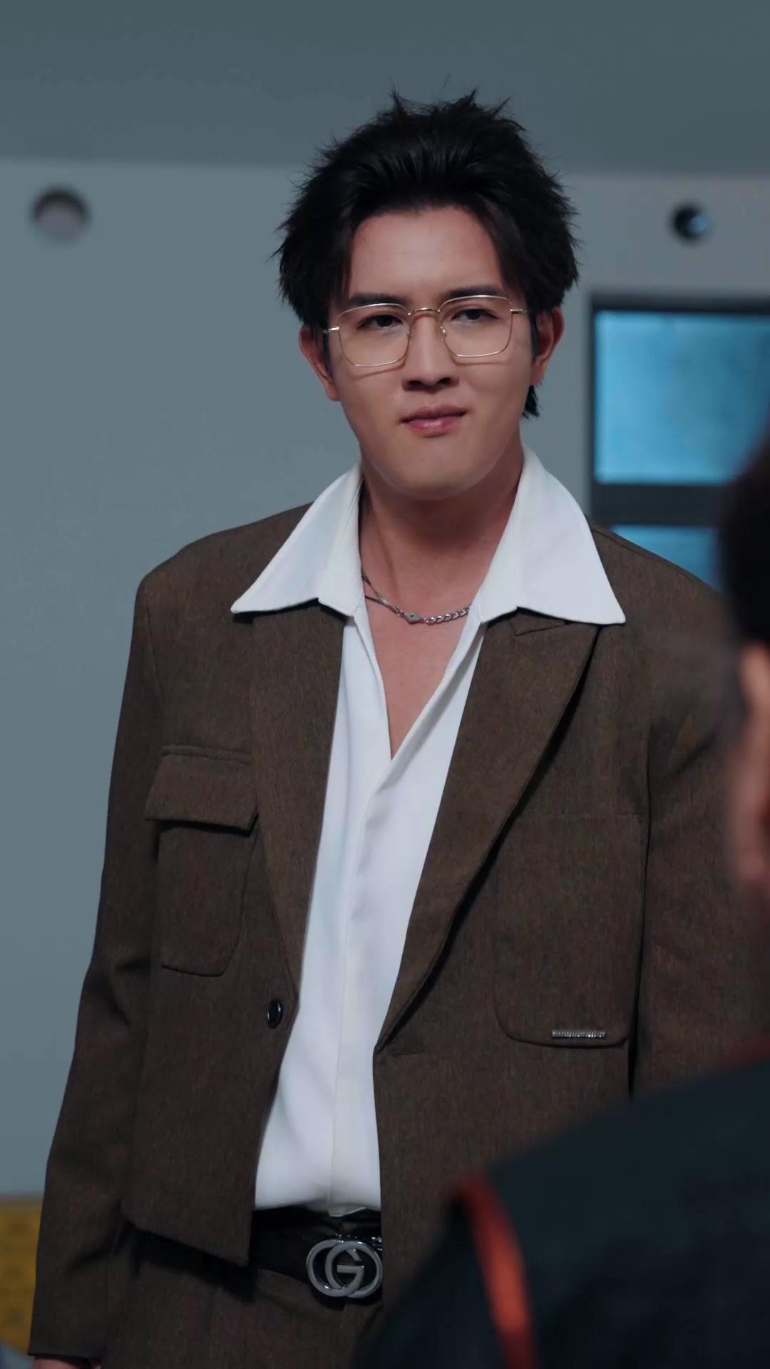 Phoenix Man vs. Billionaire Queen: Downfall