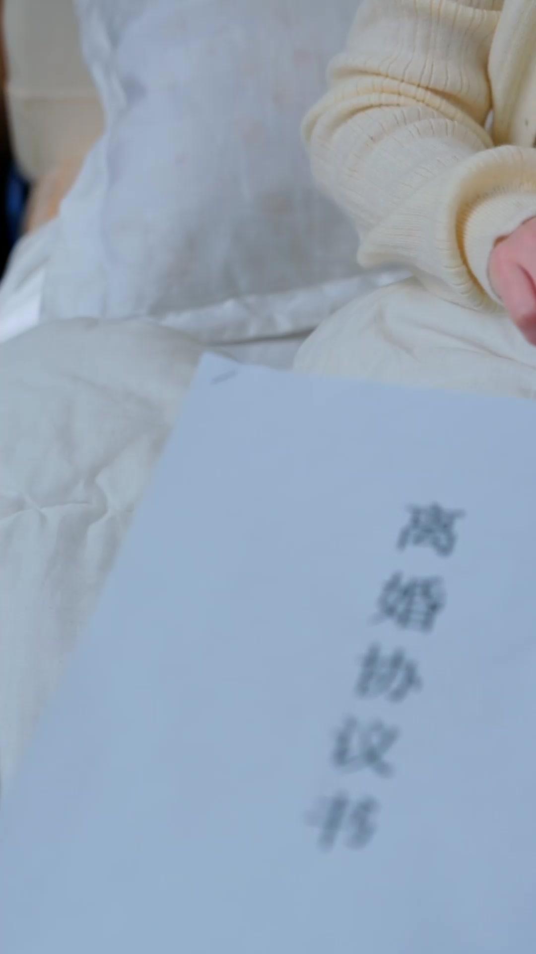 她在那場雨中醒來