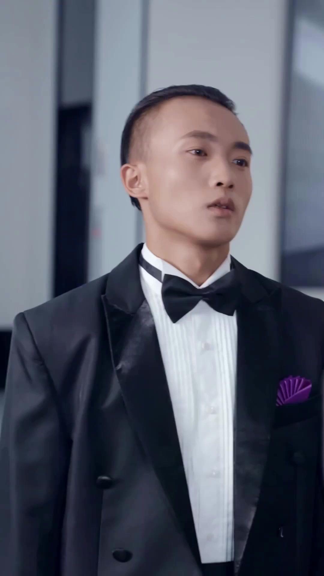 Ẩn Long Ngạo Thế