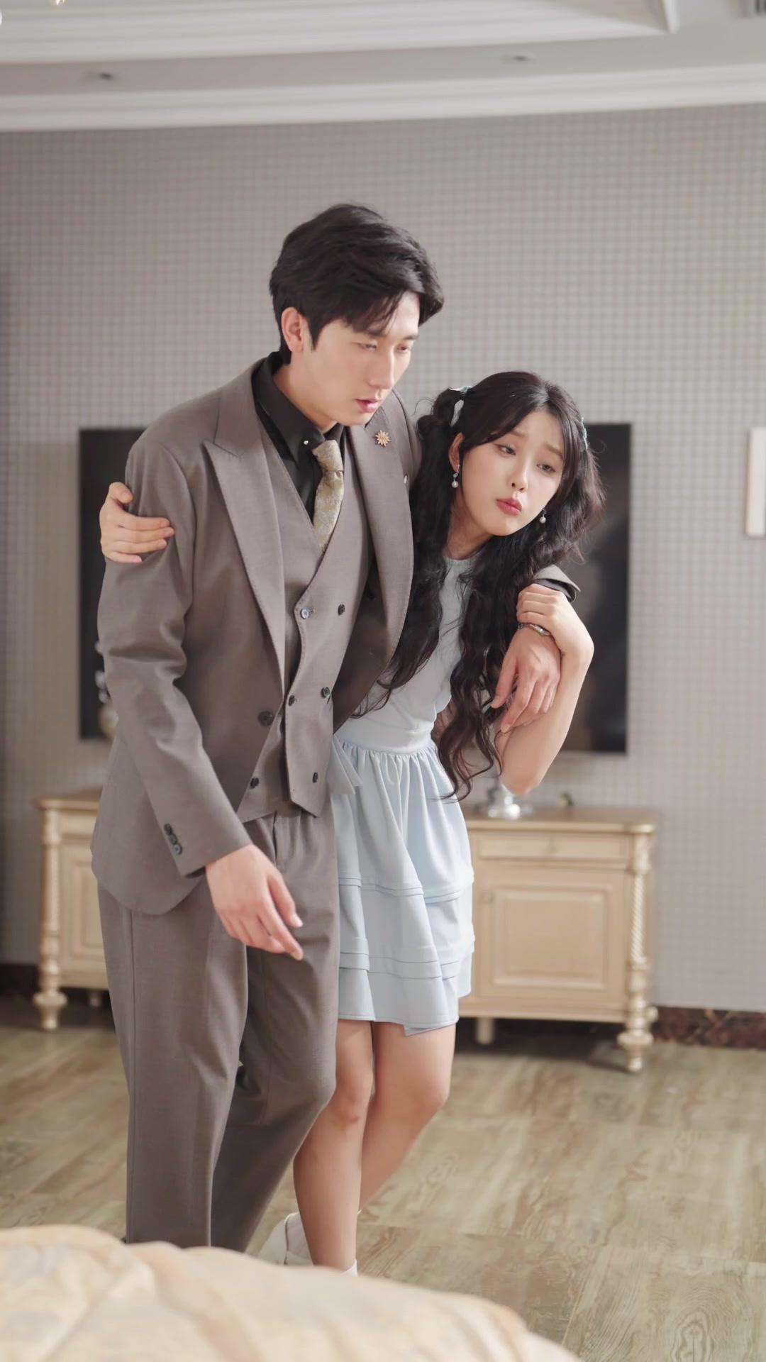 Skrip Di Tangan, Dunia Milikku