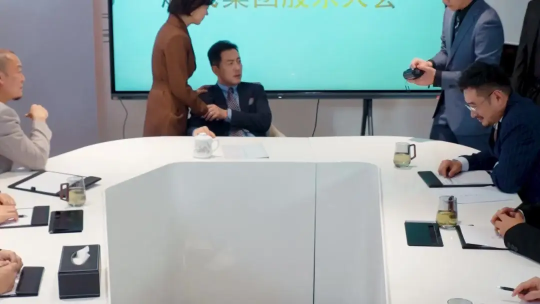 与君白首此人间 ep-1：股东会上的血色茶渍与未落的泪