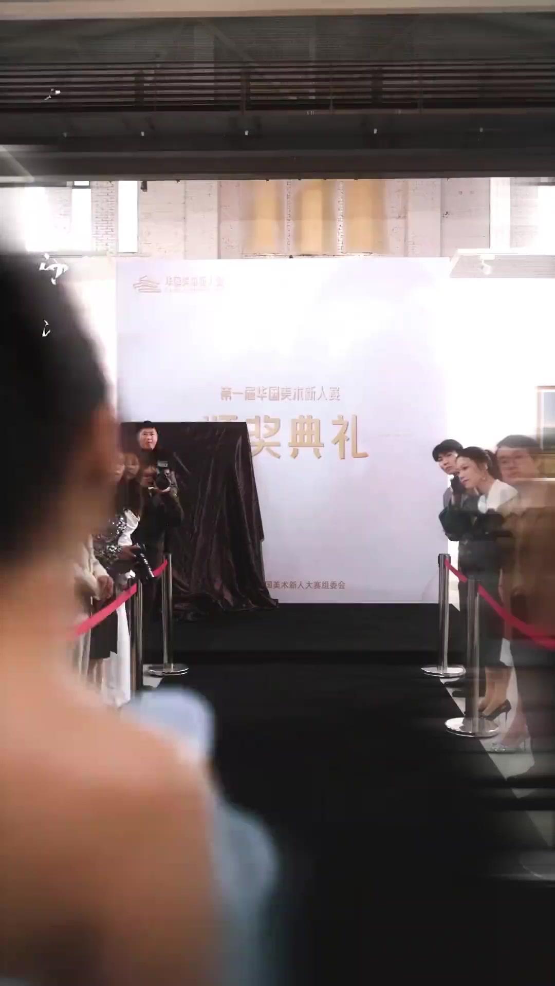 Pelukis Hebat Menyamar Jadi Ibu Rumah Tangga