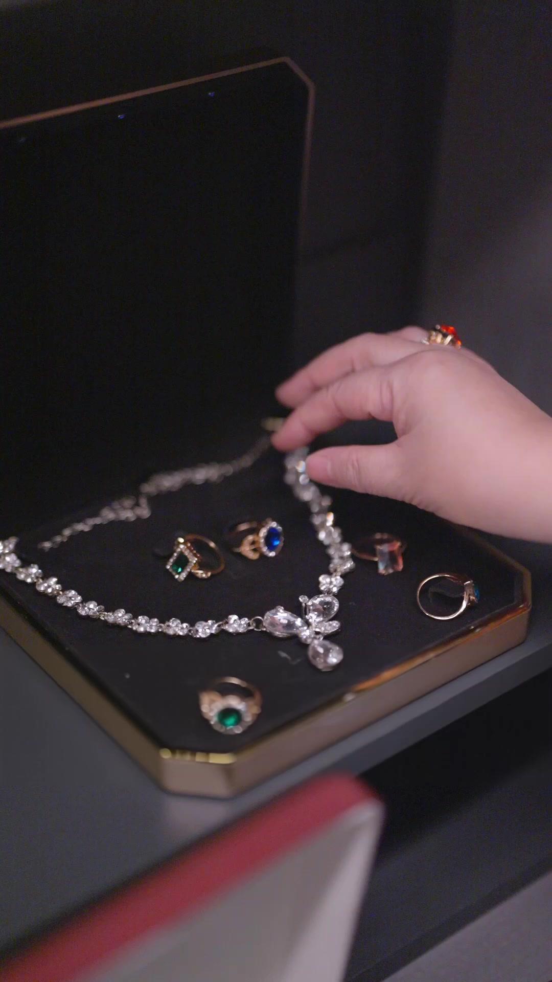 八年後，我給妳全世界