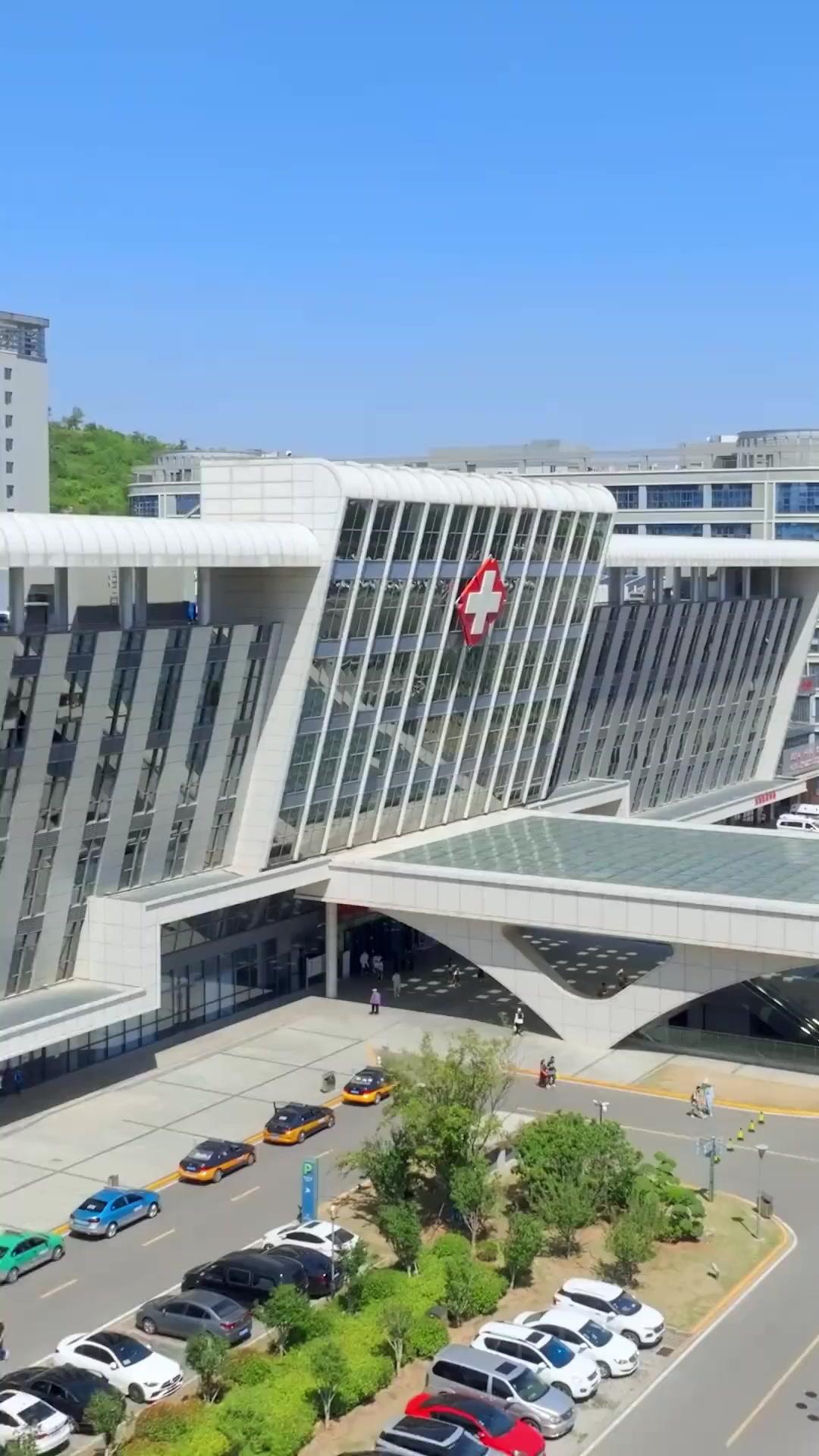 Satu Atap, Dua Kisah Cinta