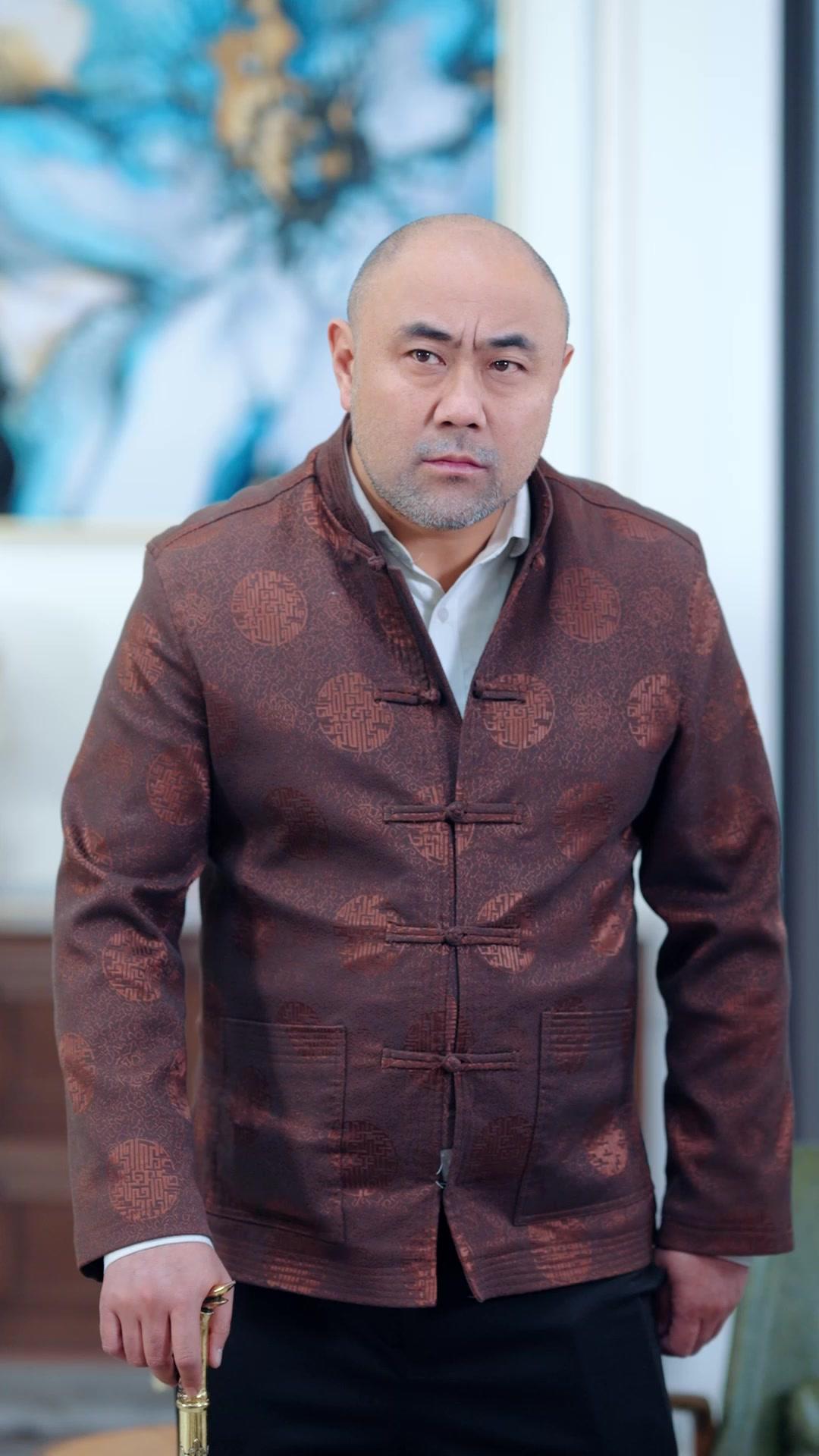 FAUSSE ET VRAIE, MAIN DANS LA MAIN