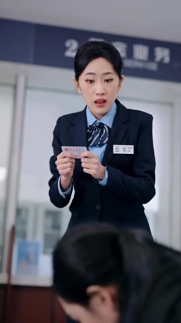 窓口越しの運命の交差点