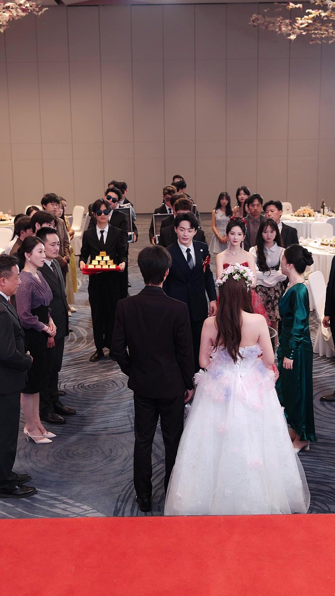 MARIAGE : RÉVEIL DE REINE