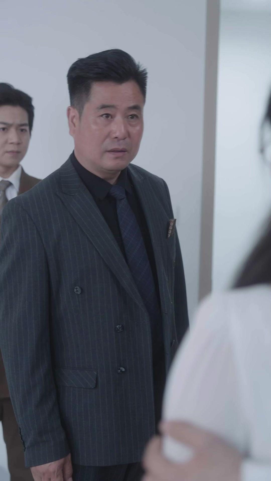 Pacarku Kaya, Hidupku Sempurna