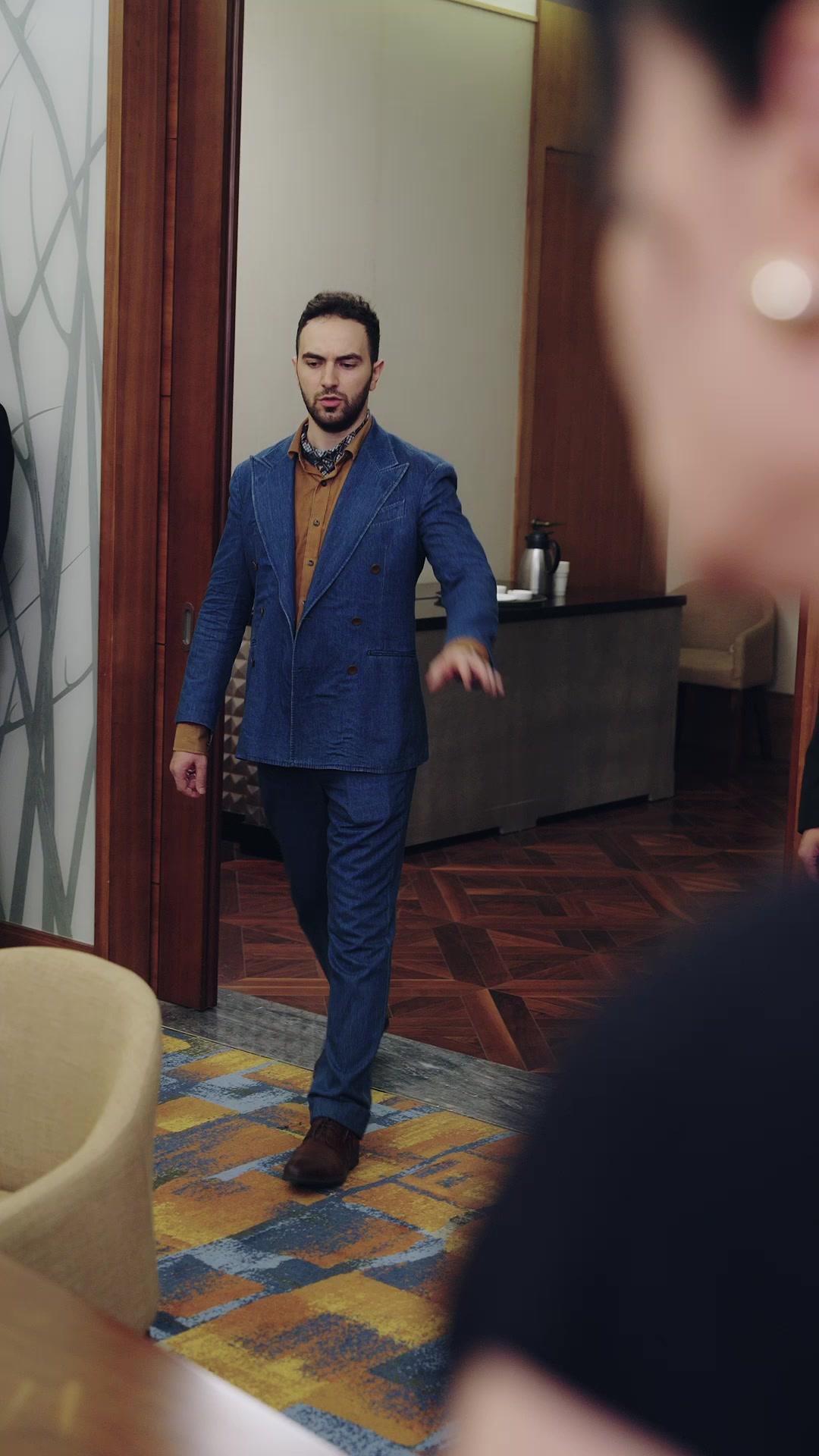 A Faxineira É Bilionária?