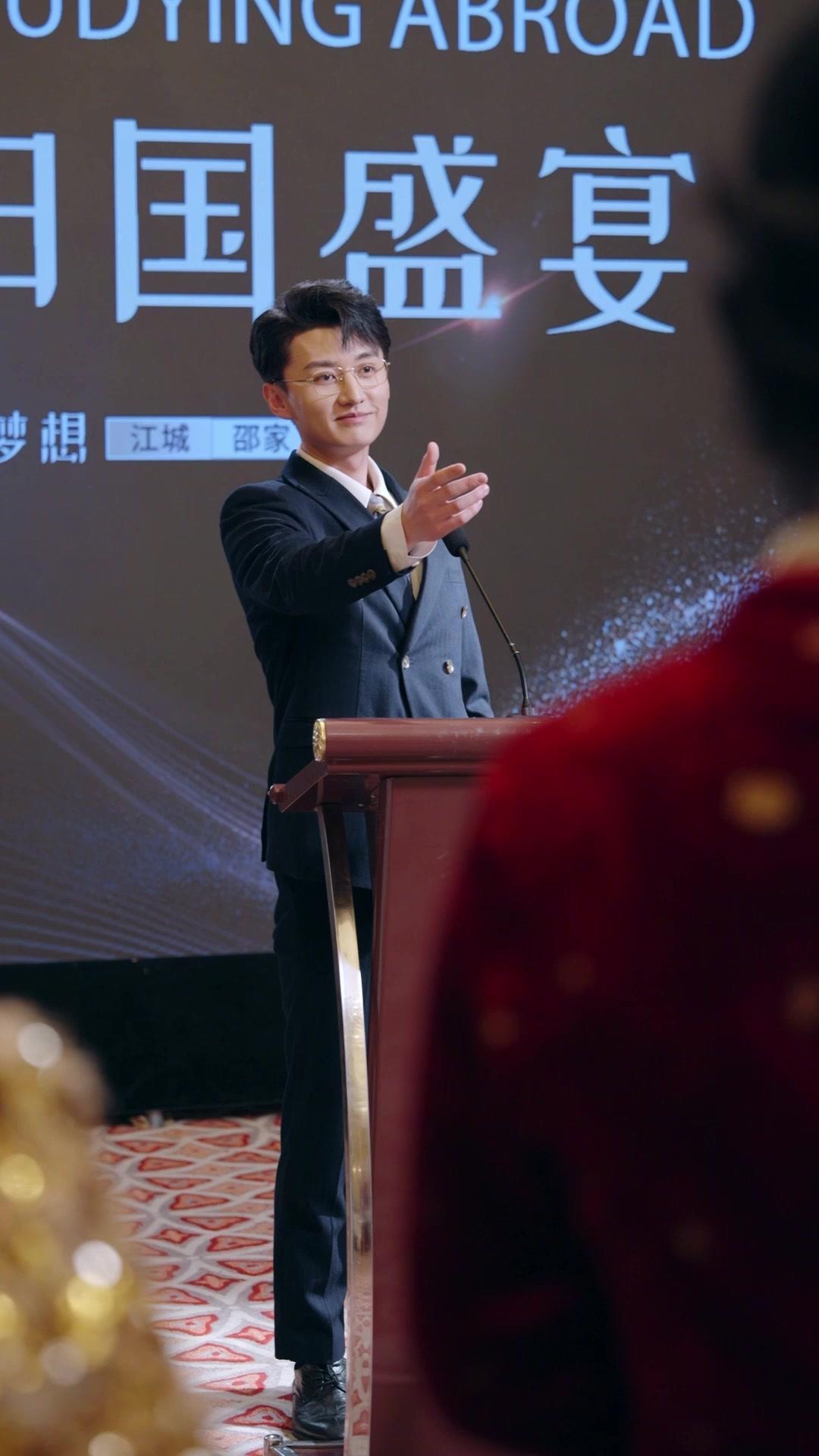 Cô ấy là con gái tài phiệt