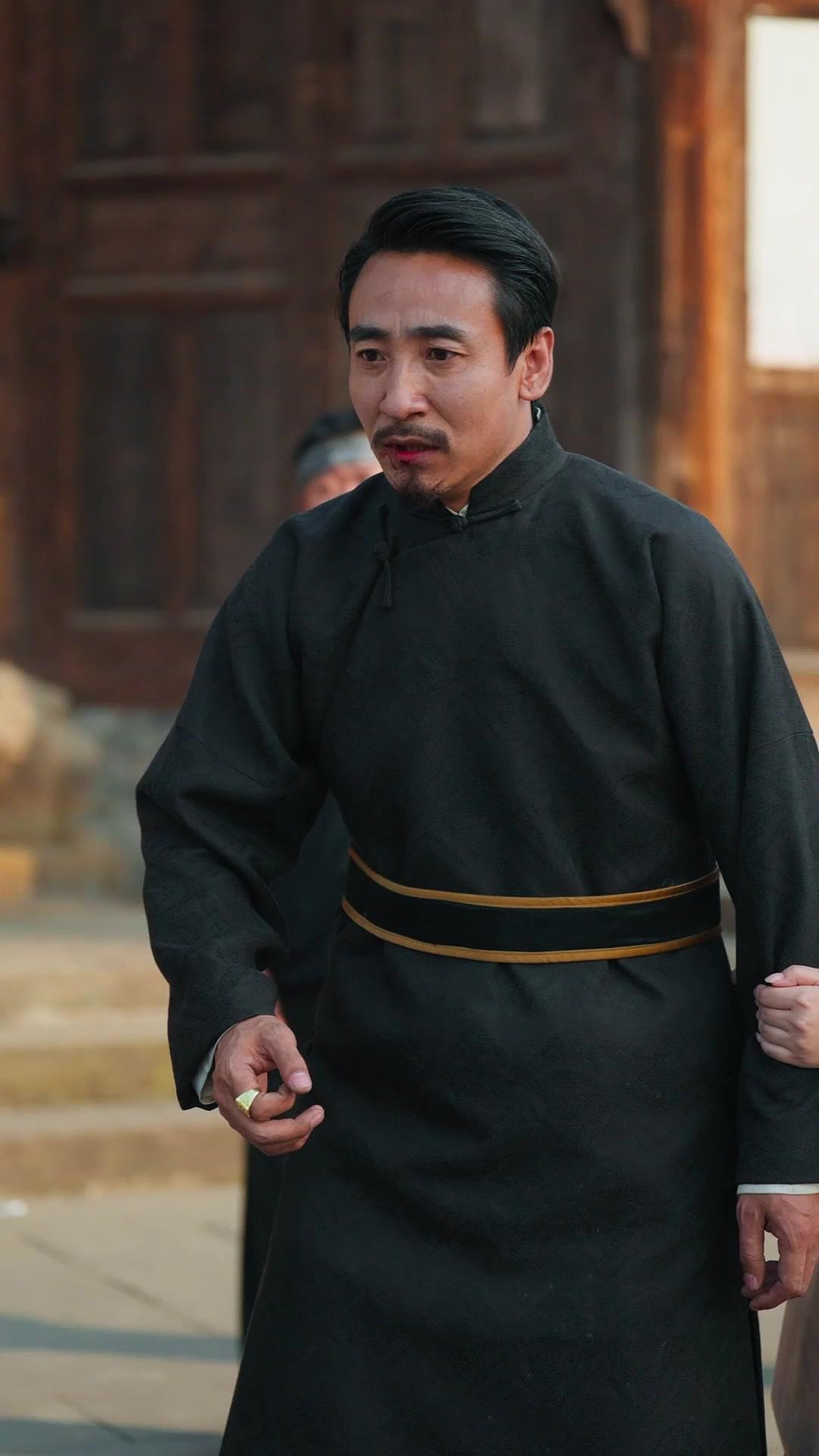 Mocked Driver, Hidden King