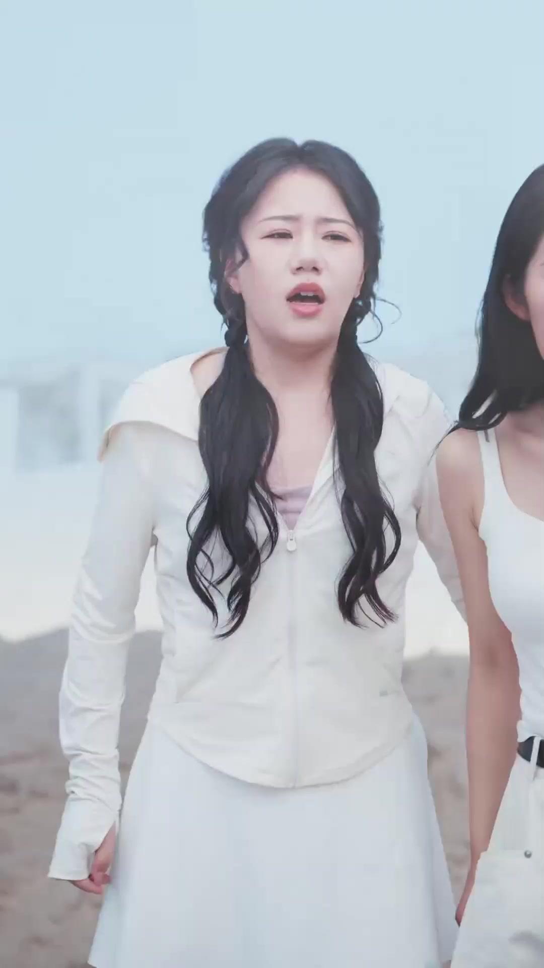 (Dublajlı) Köpekbalığı Adası