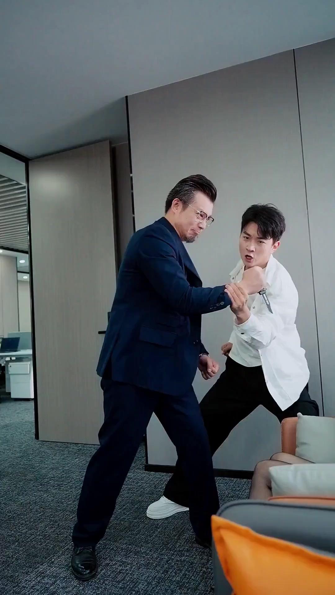 (Dubbed) System's Ultimatum: Love Me, Boss Lady!