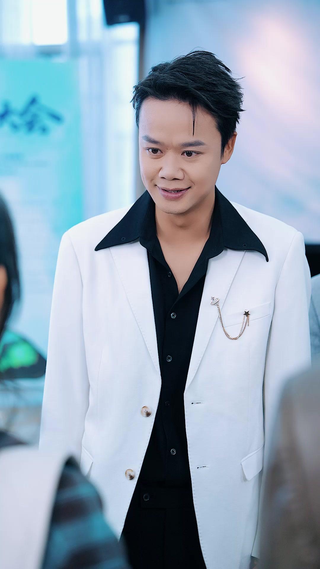 LA PAUVRE DEVIENT REINE