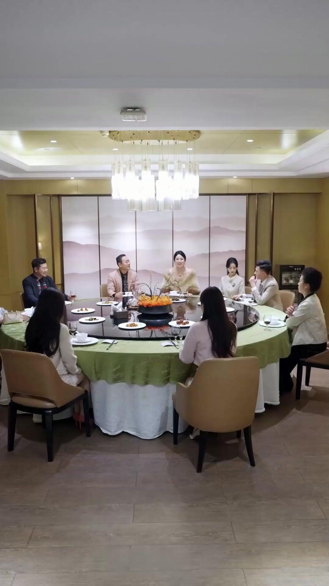 (Dubbed)Winter Romance at the Grand Hotel