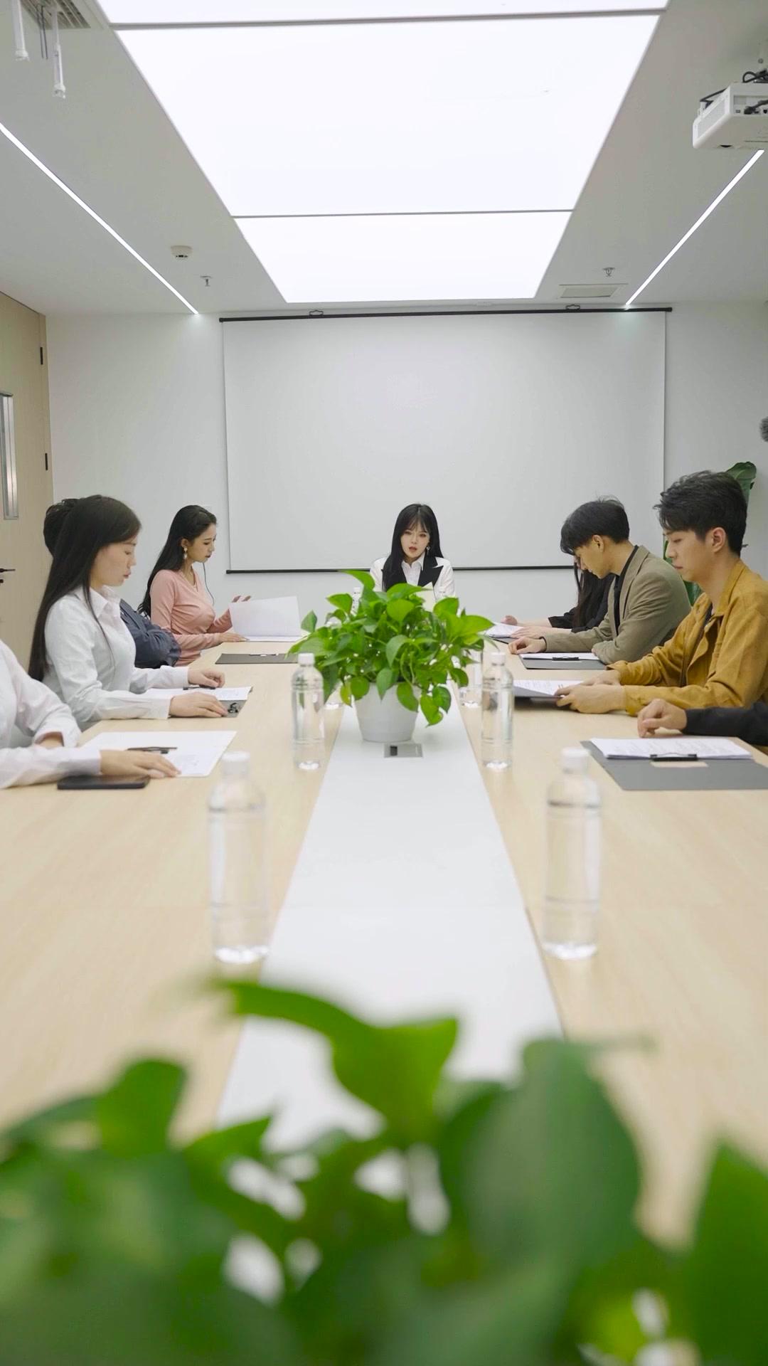 Milyarder Ailenin Gerçek ve Sahte Veliahtı