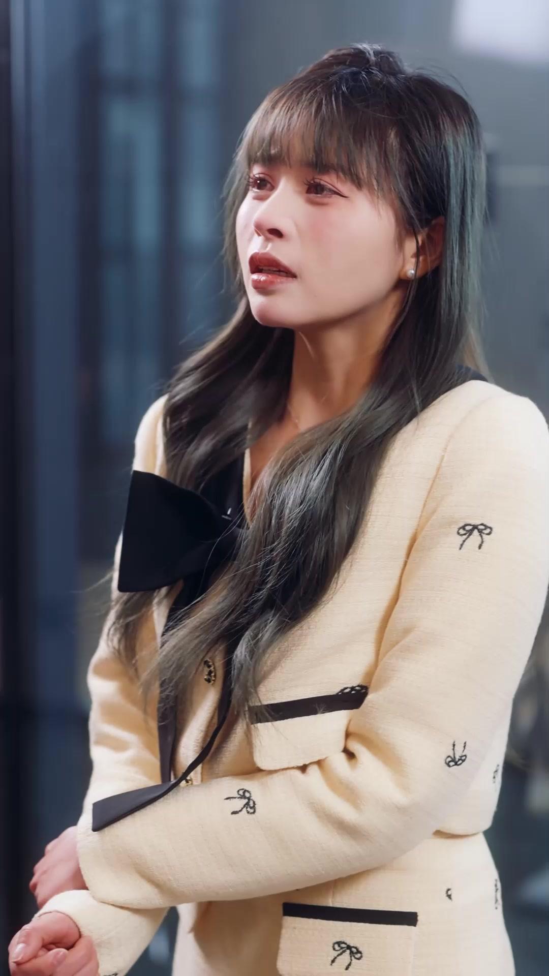 Air Mata di Balik Topeng Bisu