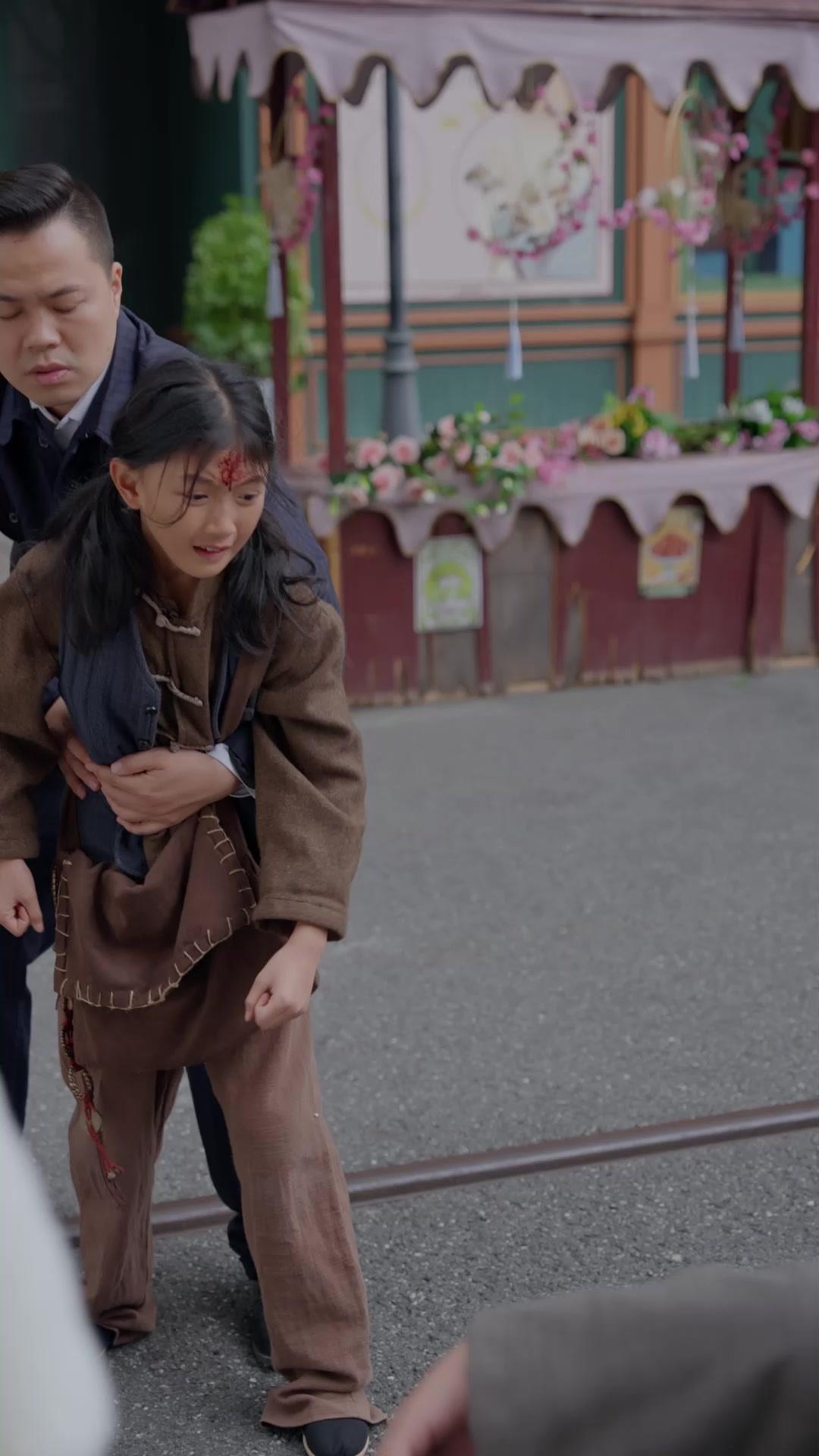 LA PETITE MAÎTRESSE DES OMBRES