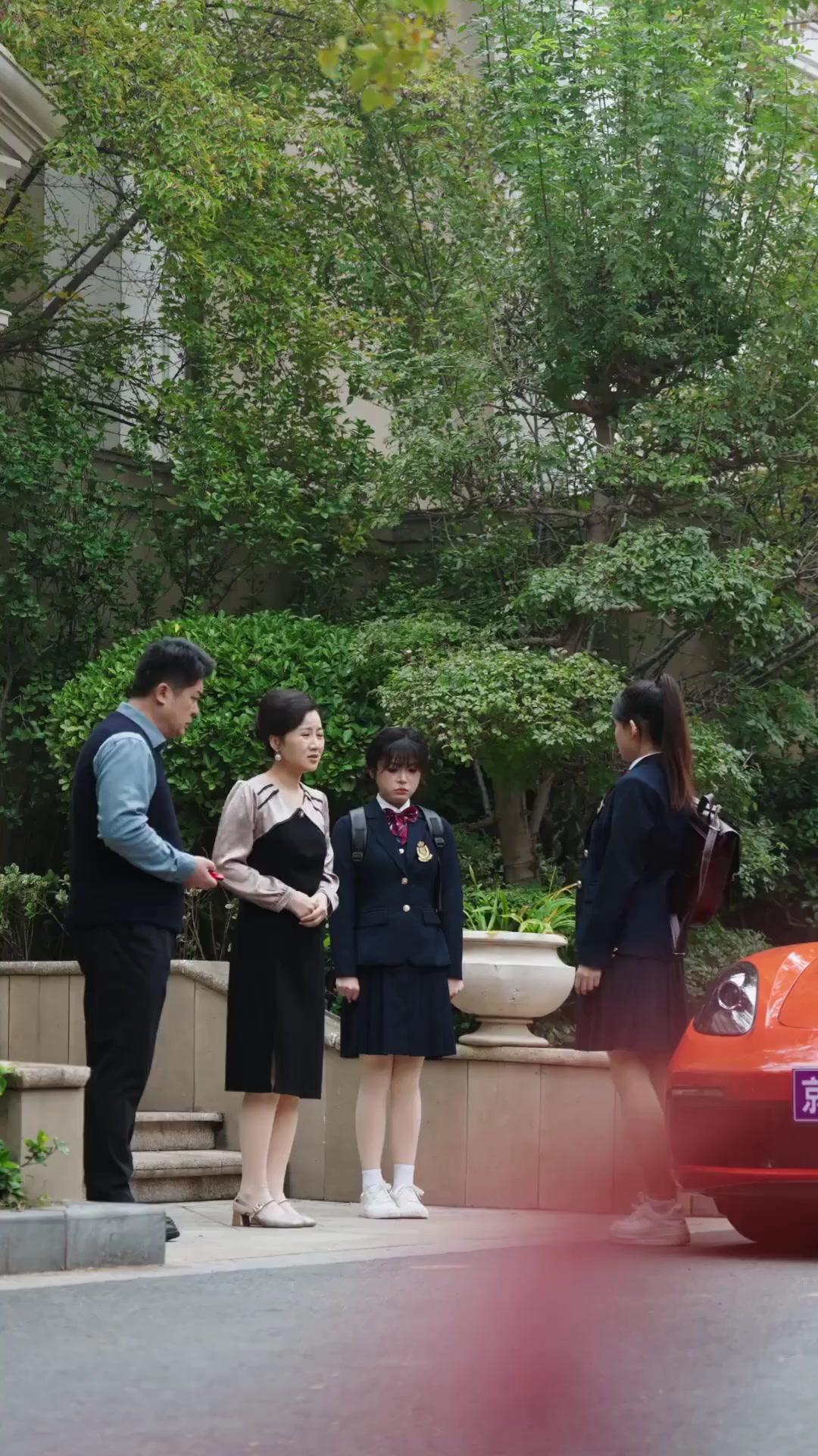 (Dublagem) Cheguei para Arrumar Essa Bagunça