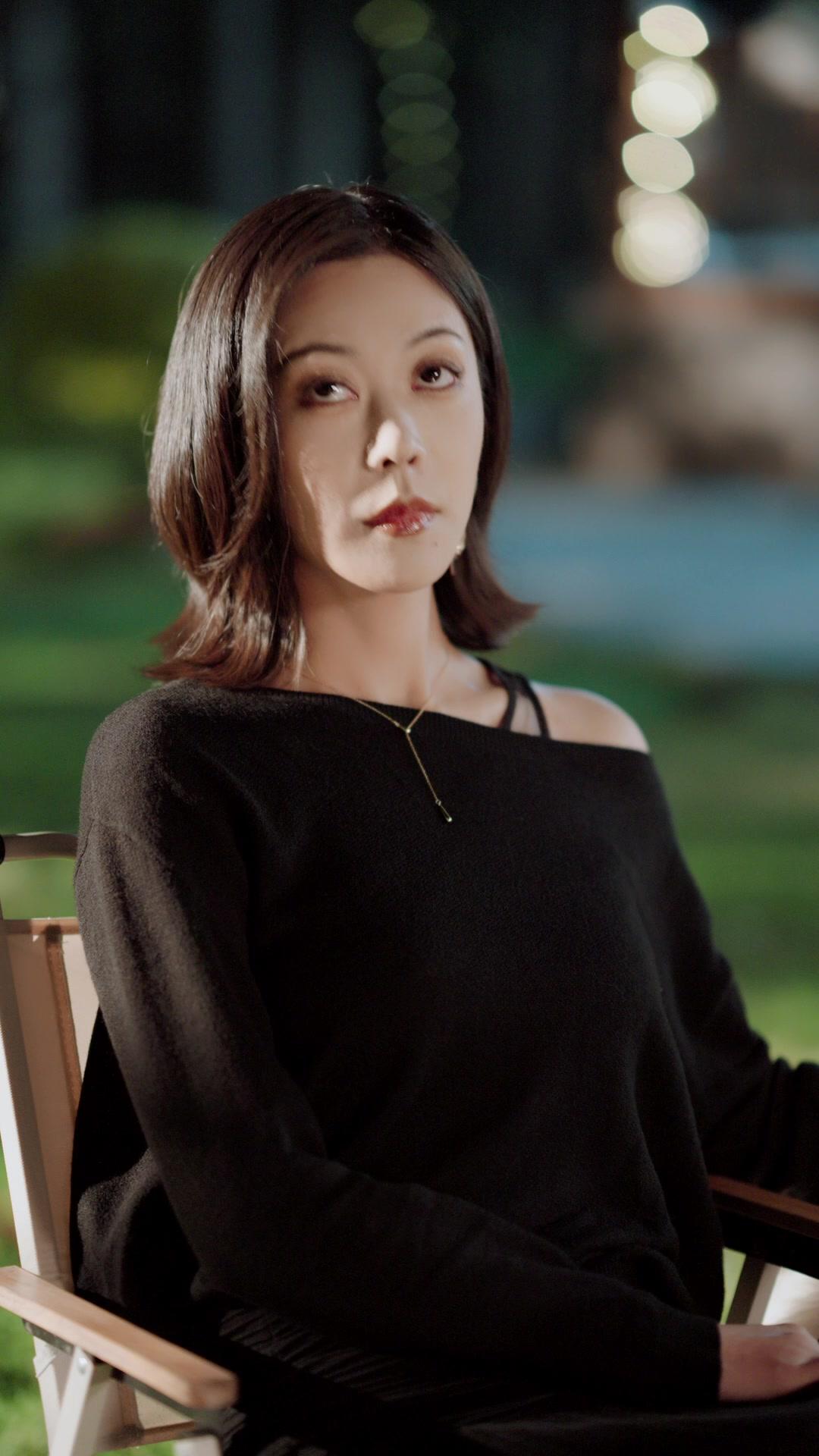 Help! My Reborn Queen Needs My Favor!