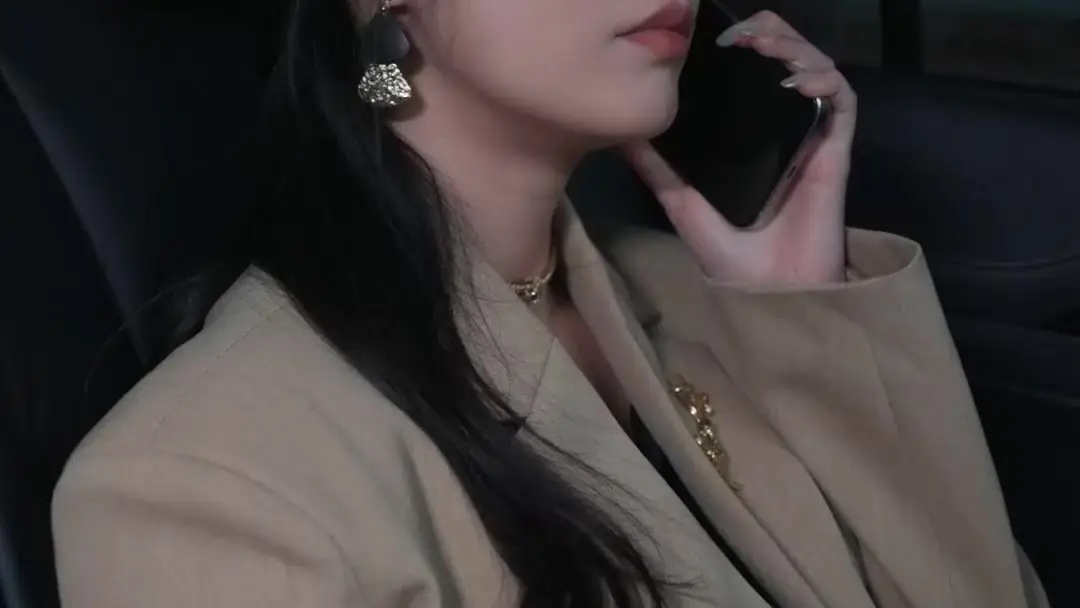 Echoes of the Bloodline: When the Suit Meets the Stripes