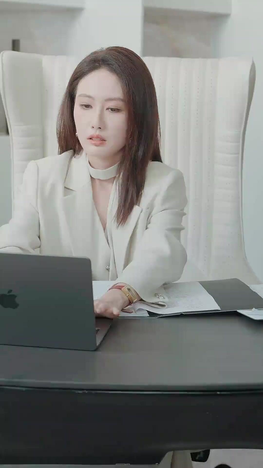 (Sulih suara)Cinta berubah menjadi benci